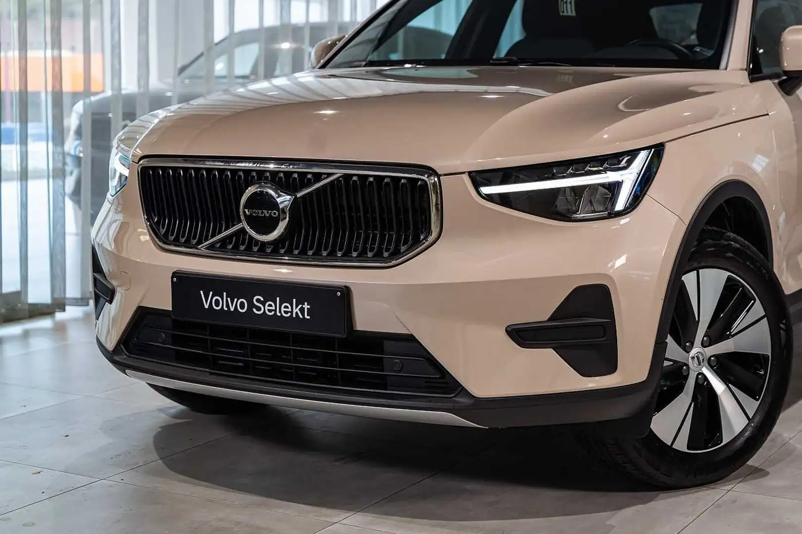 Volvo XC40 Core, B3 Mild Hybrid, Essence Beige - 2