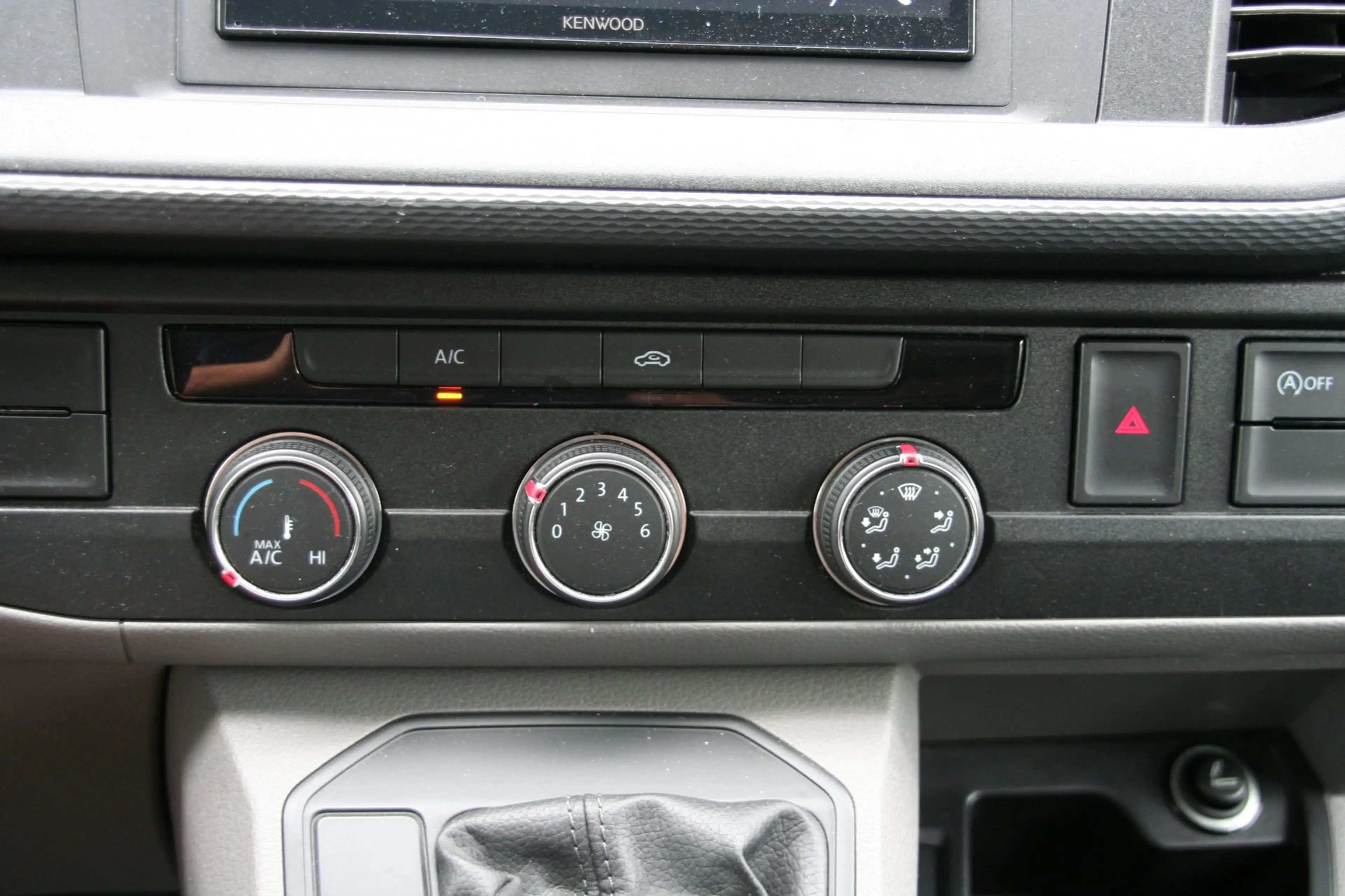 Volkswagen Transporter 2.0 TDI L2H1 AUTOMAAT DC 5 PERSOONS — photo 23