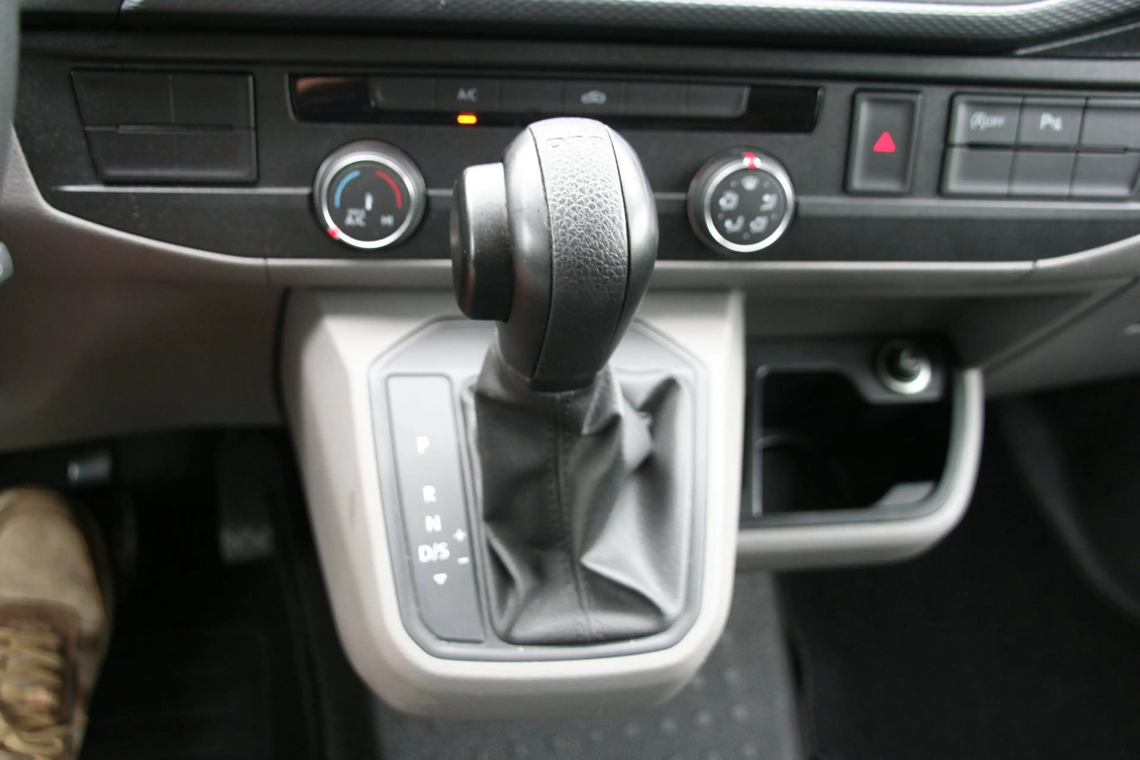 Volkswagen Transporter 2.0 TDI L2H1 AUTOMAAT DC 5 PERSOONS — photo 18