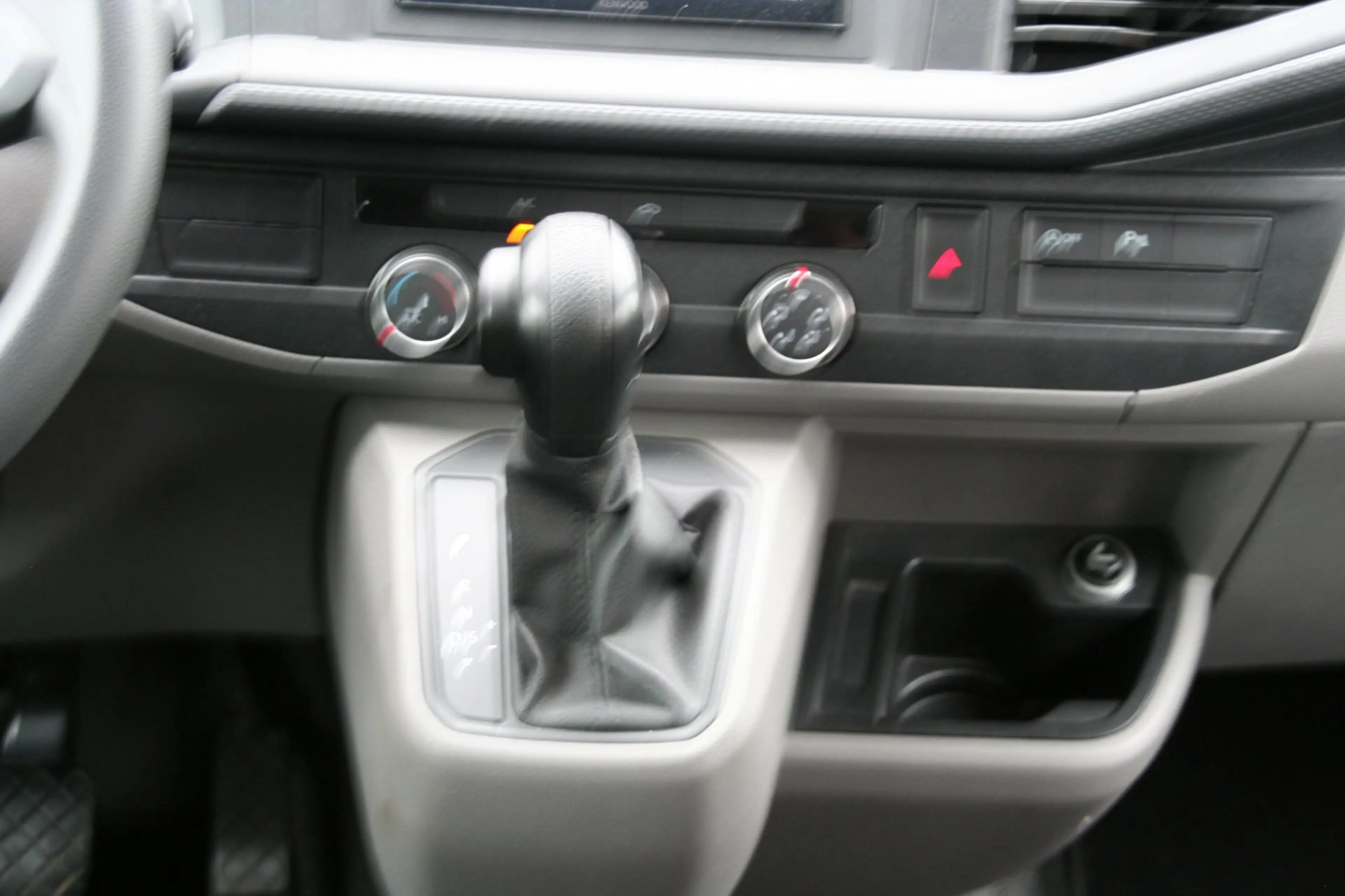 Volkswagen Transporter 2.0 TDI L2H1 AUTOMAAT DC 5 PERSOONS — photo 17