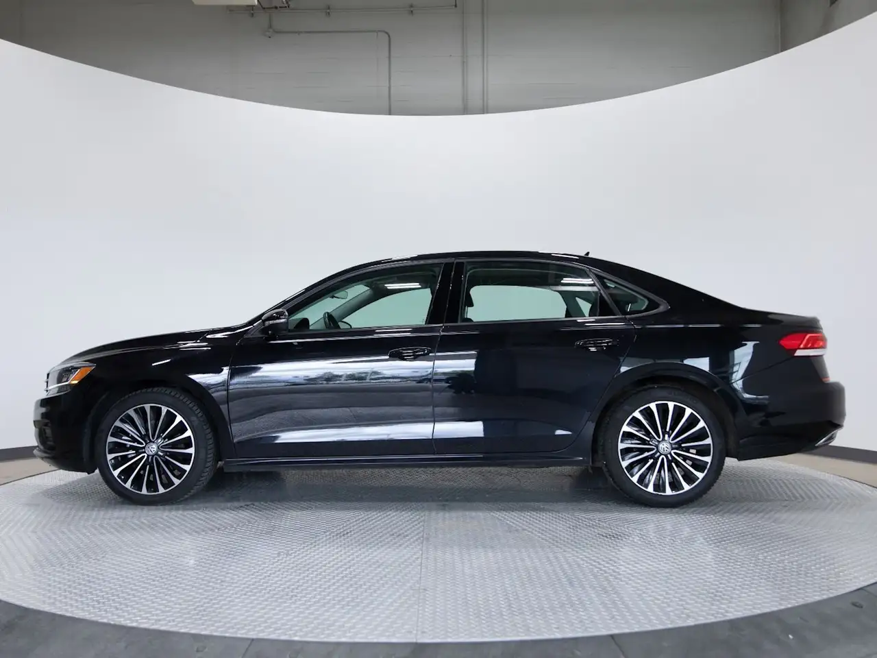 Volkswagen Passat photo Volkswagen Passat