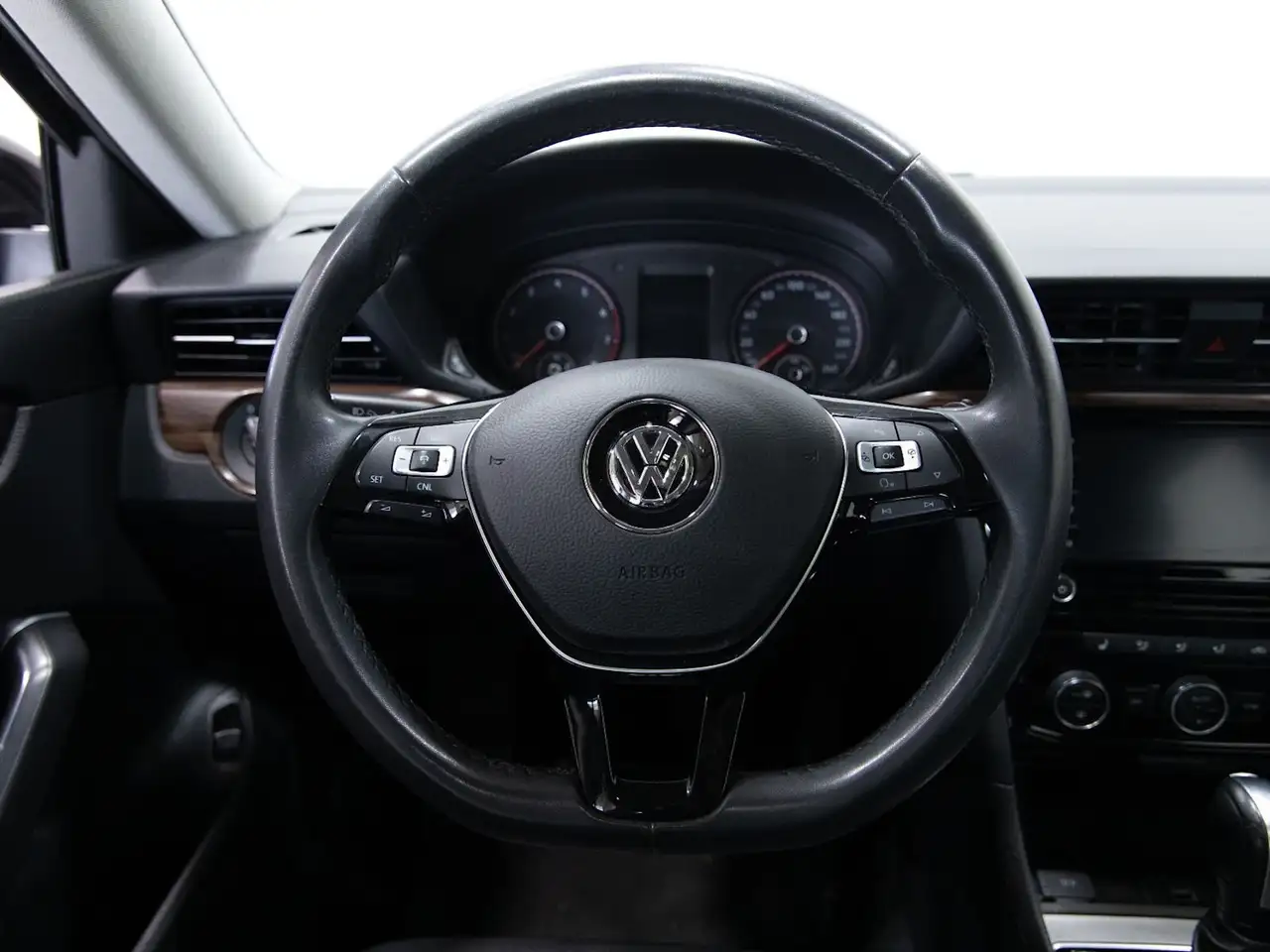 Volkswagen Passat photo Volkswagen Passat
