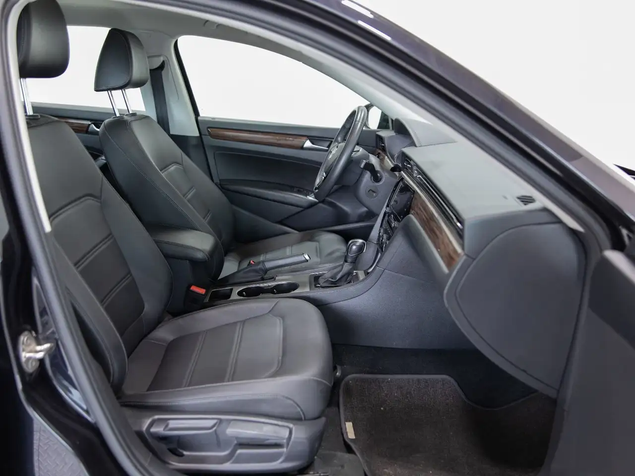 Volkswagen Passat photo Volkswagen Passat