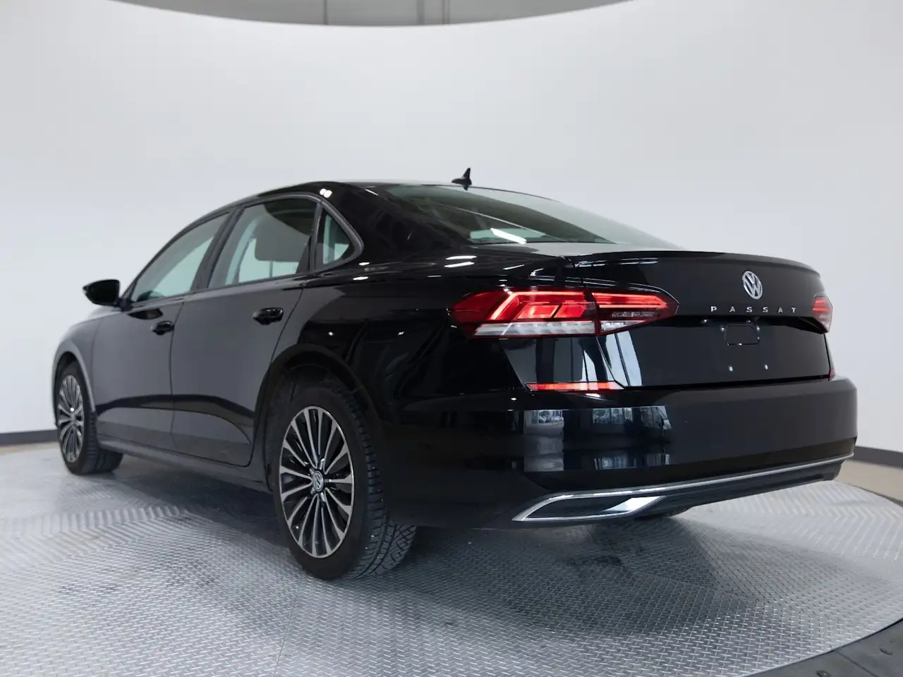 Volkswagen Passat photo Volkswagen Passat