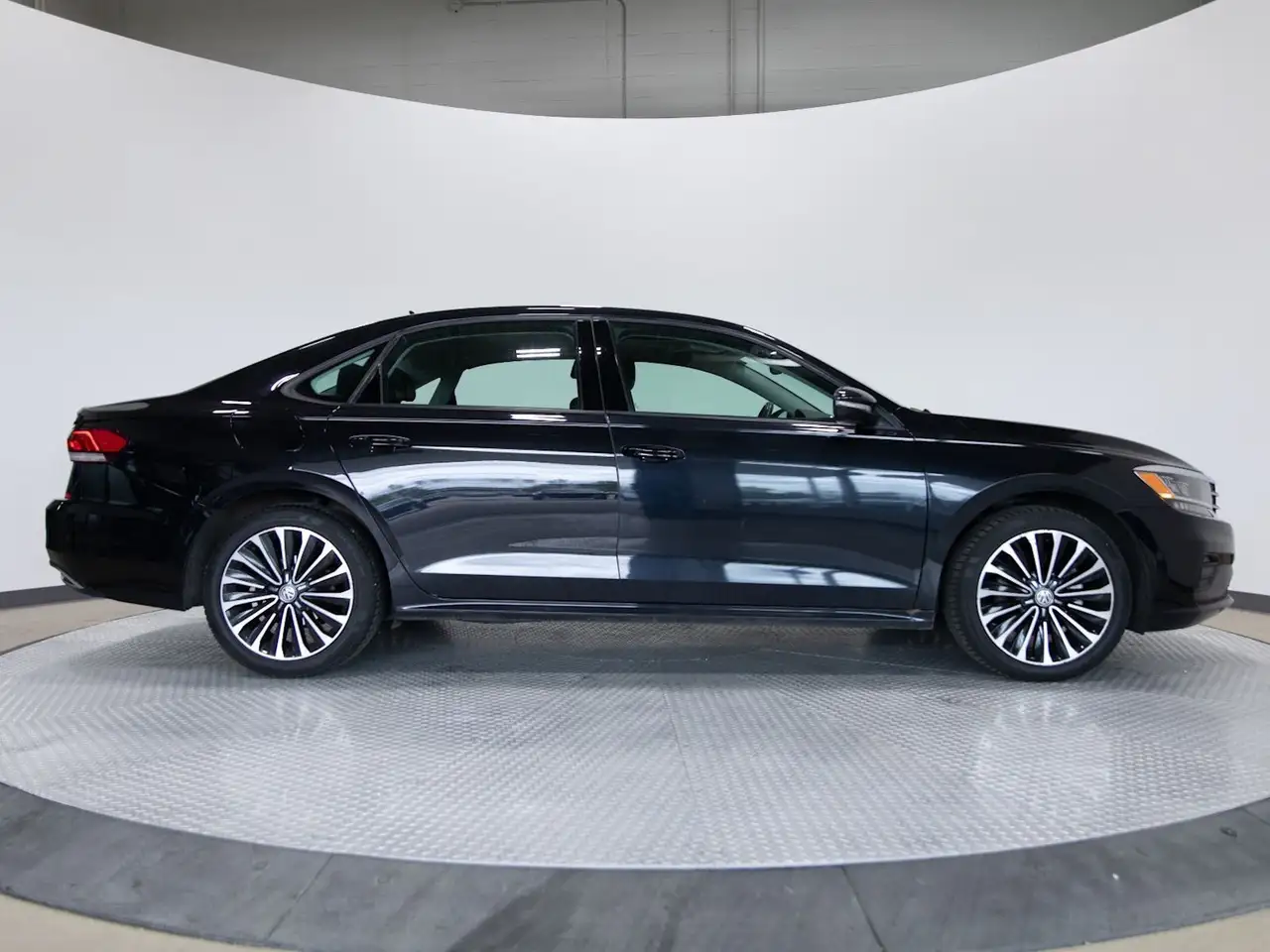 Volkswagen Passat photo Volkswagen Passat