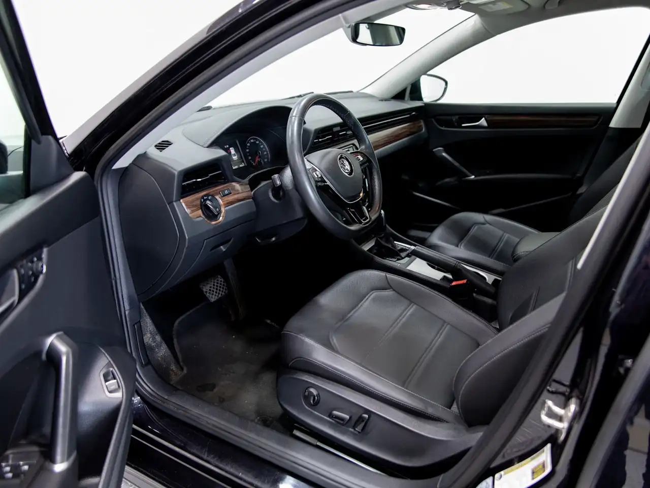 Volkswagen Passat photo Volkswagen Passat