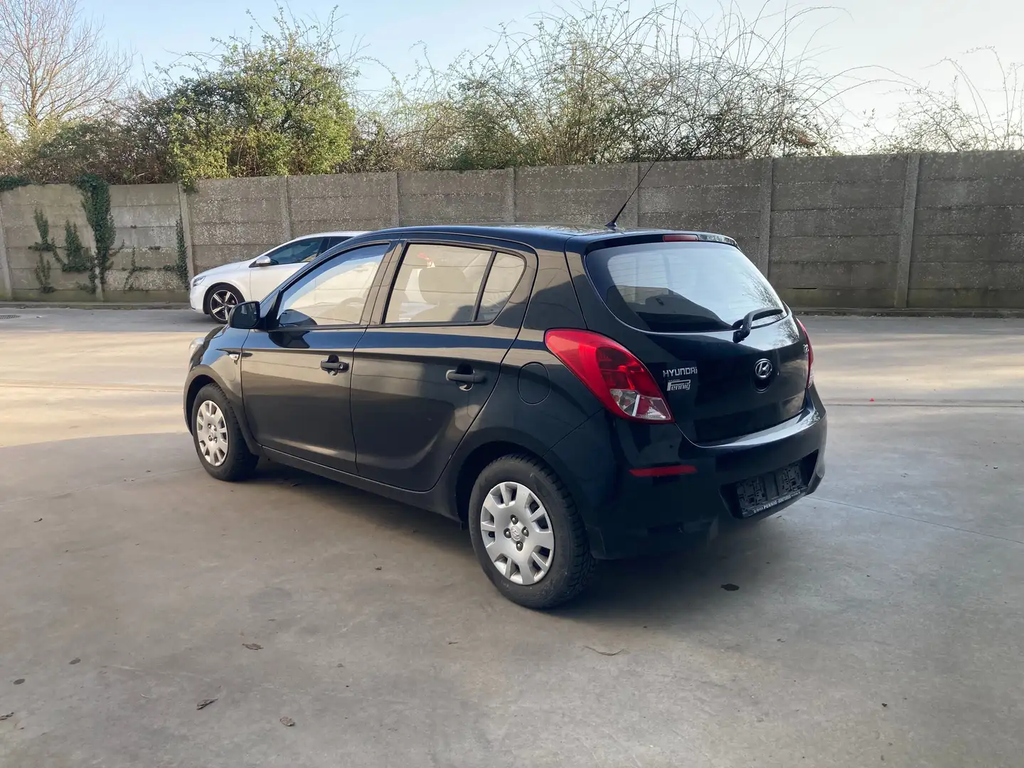 Hyundai i20 1.2 benzine 2014 met 114000km*5deur*garantie*EURO5 Zwart - 1