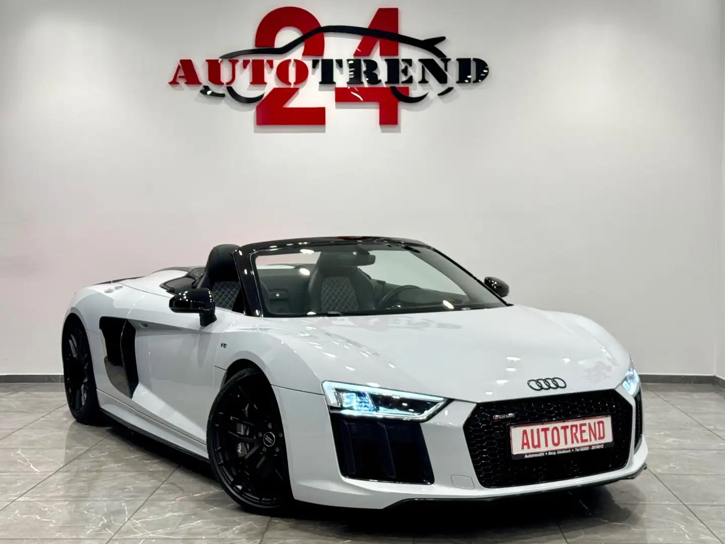 Audi R8 Spyder 5.2 FSI plus quattro 32TKM CARBONPAKET Grijs - 2