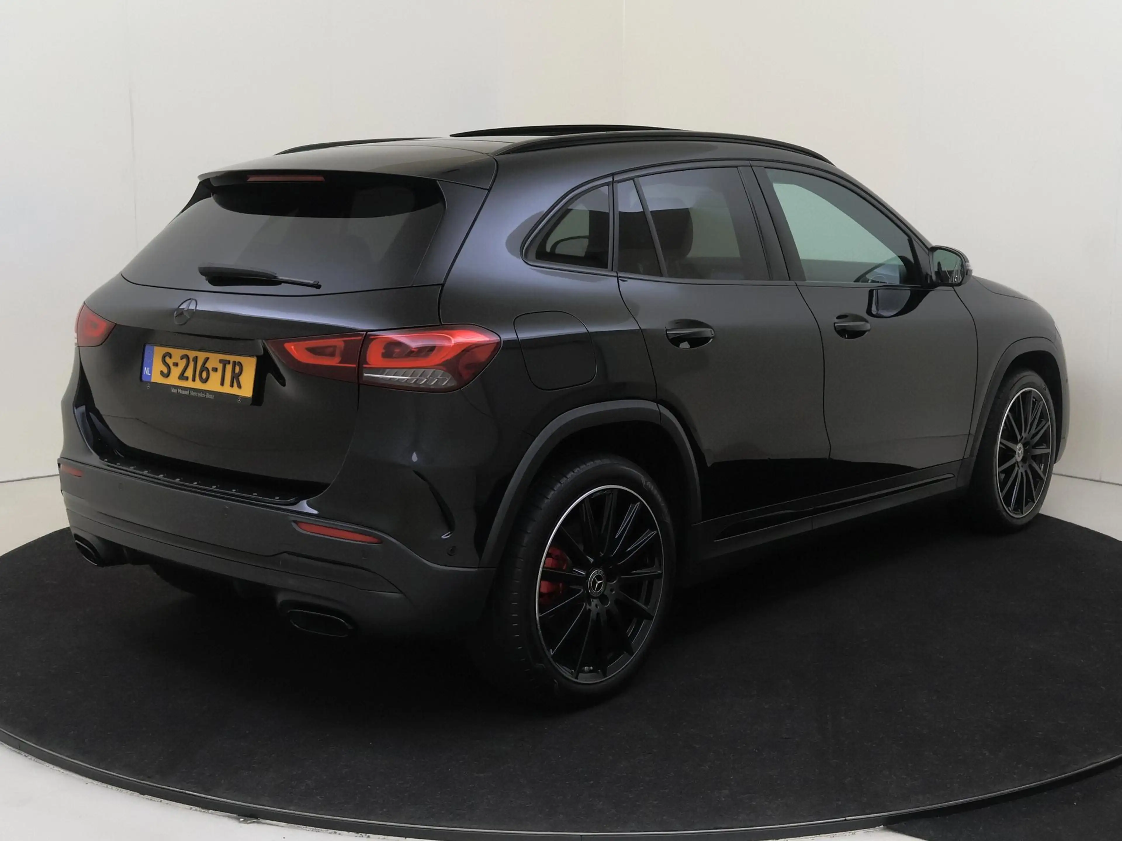 Mercedes-Benz GLA 250 e AMG Line /Panoramadak /20 Inch /Elek. Trekhaak — photo 2