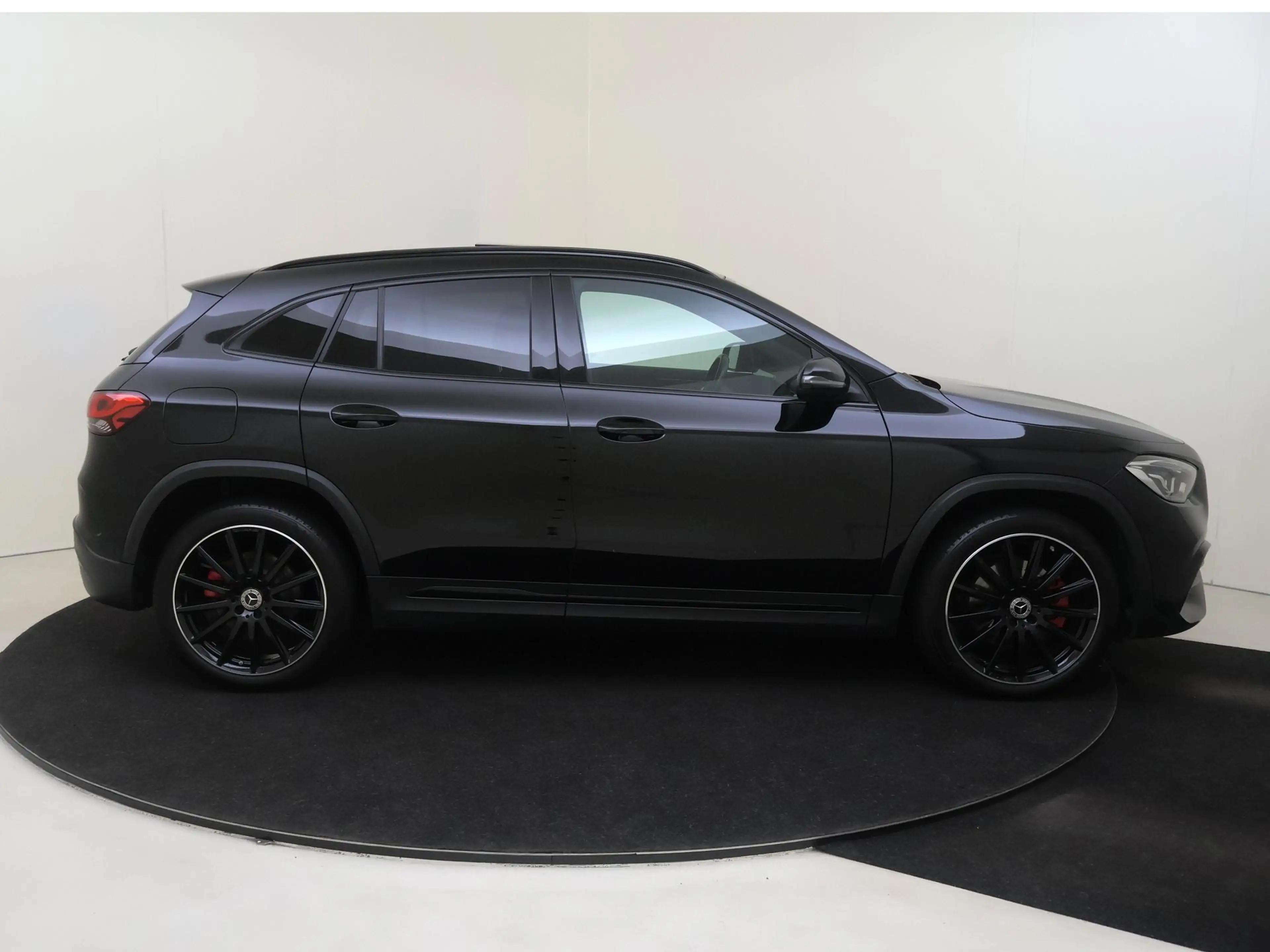 Mercedes-Benz GLA 250 e AMG Line /Panoramadak /20 Inch /Elek. Trekhaak — photo 11