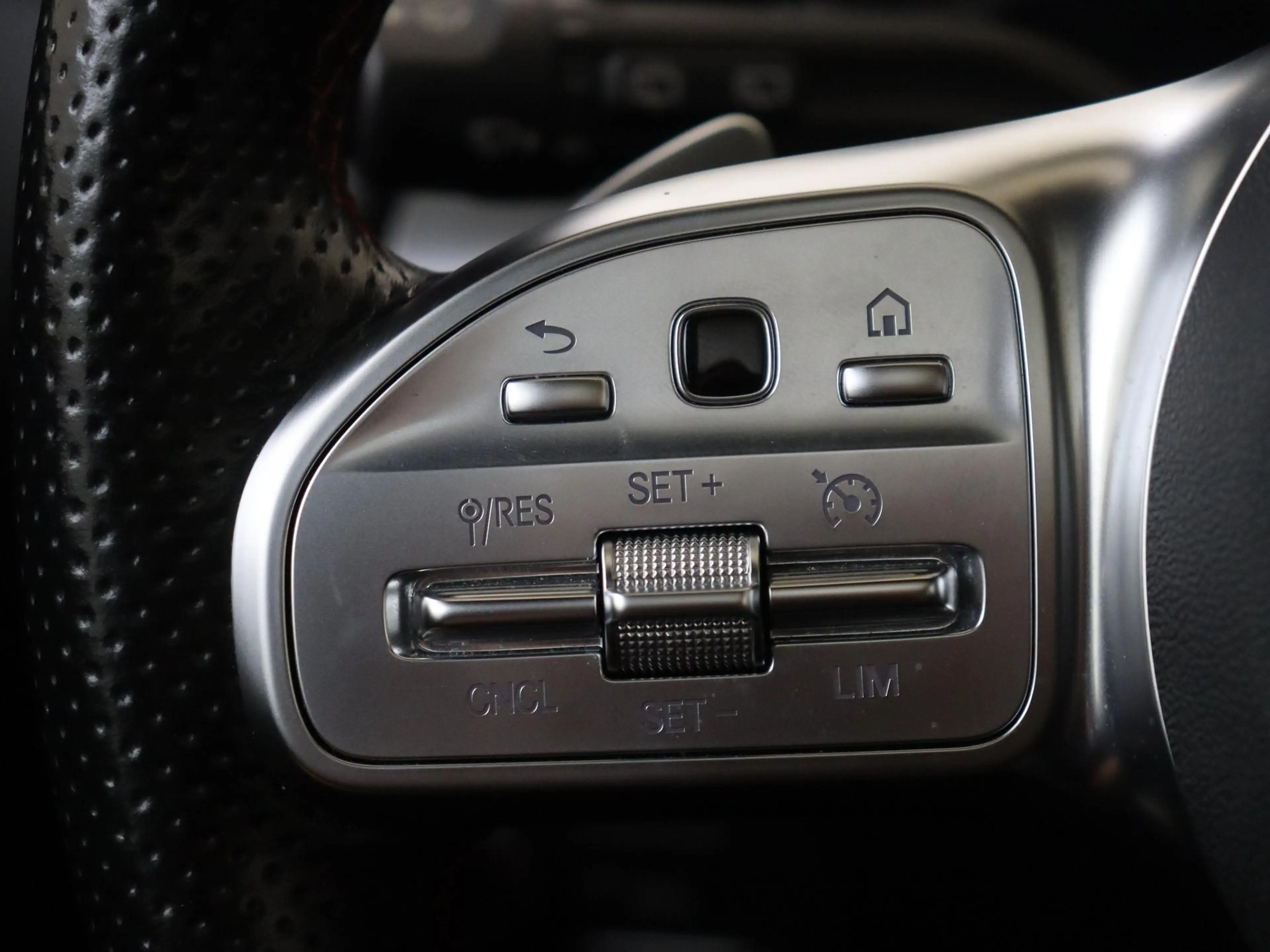 Mercedes-Benz GLA 250 e AMG Line /Panoramadak /20 Inch /Elek. Trekhaak — photo 14