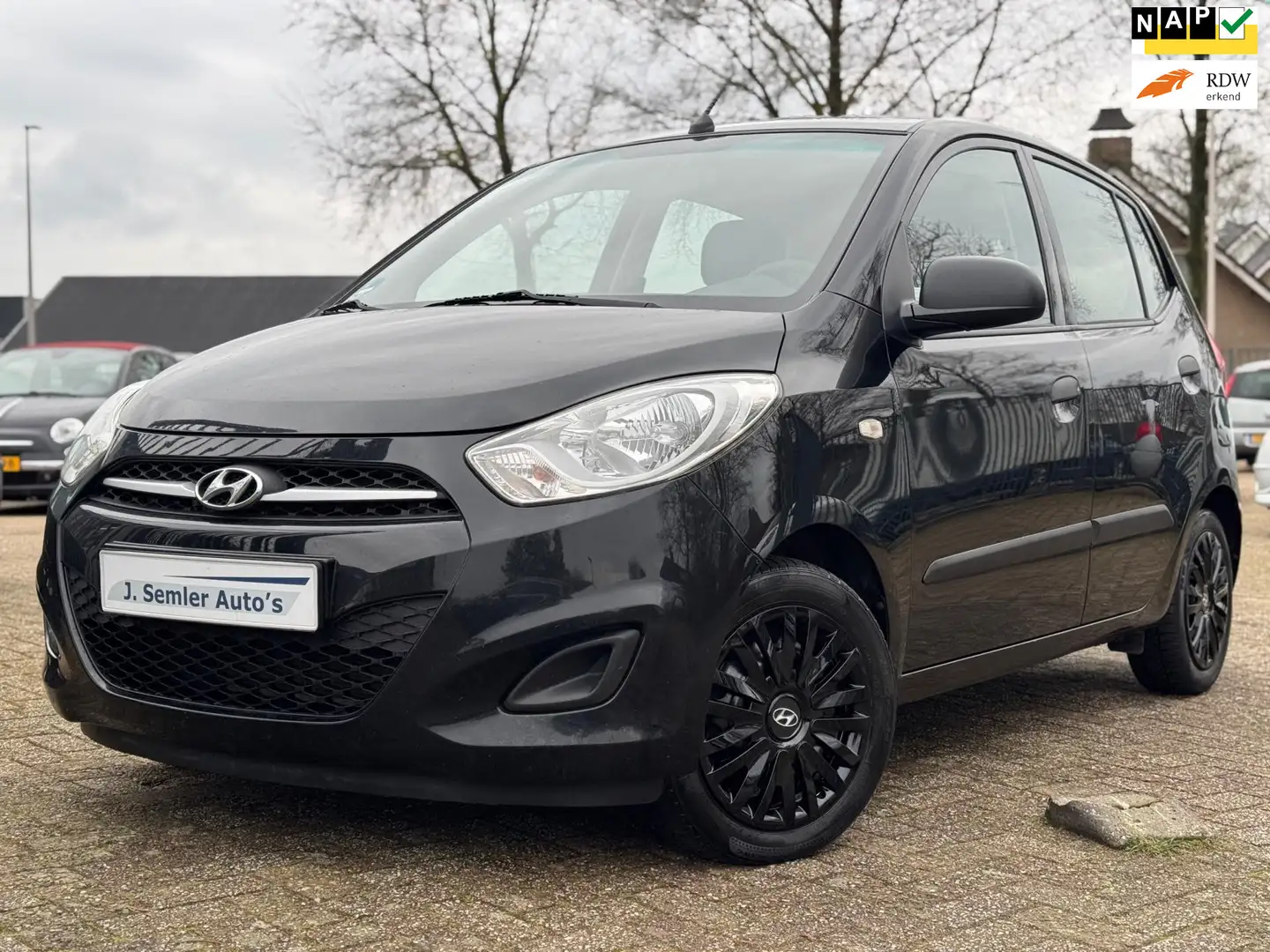 Hyundai i10 1.1 BLACK EDITION AIRCO NW.APK 99DKM!! Noir - 1