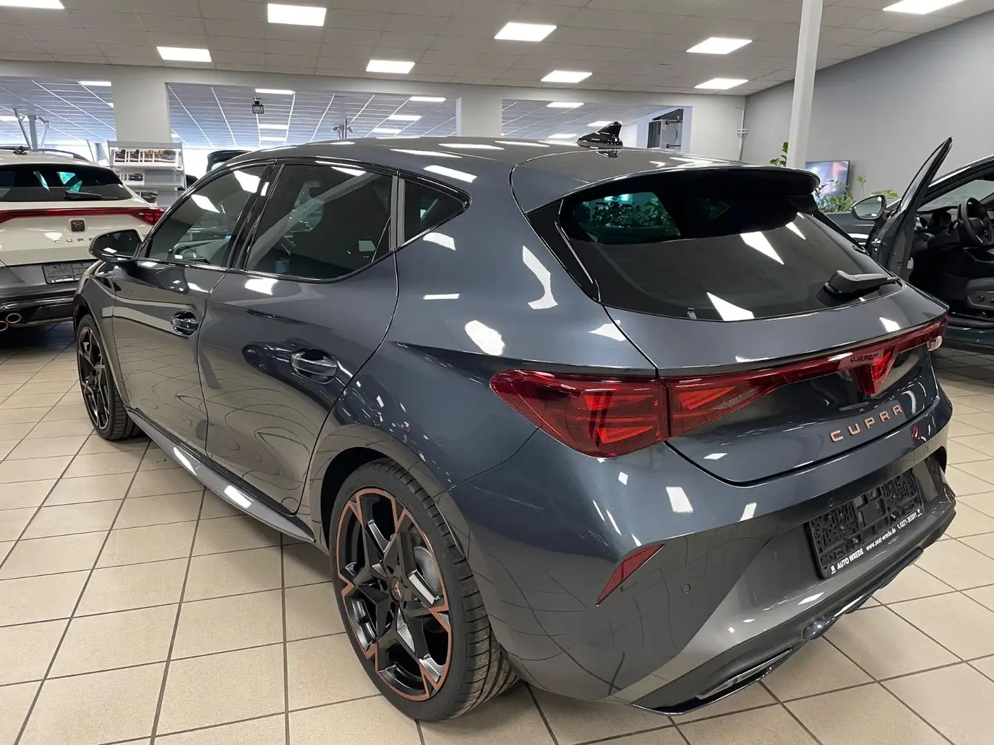 CUPRA Leon 1.5 eTSI 110 kW (150PS) Grau - 2