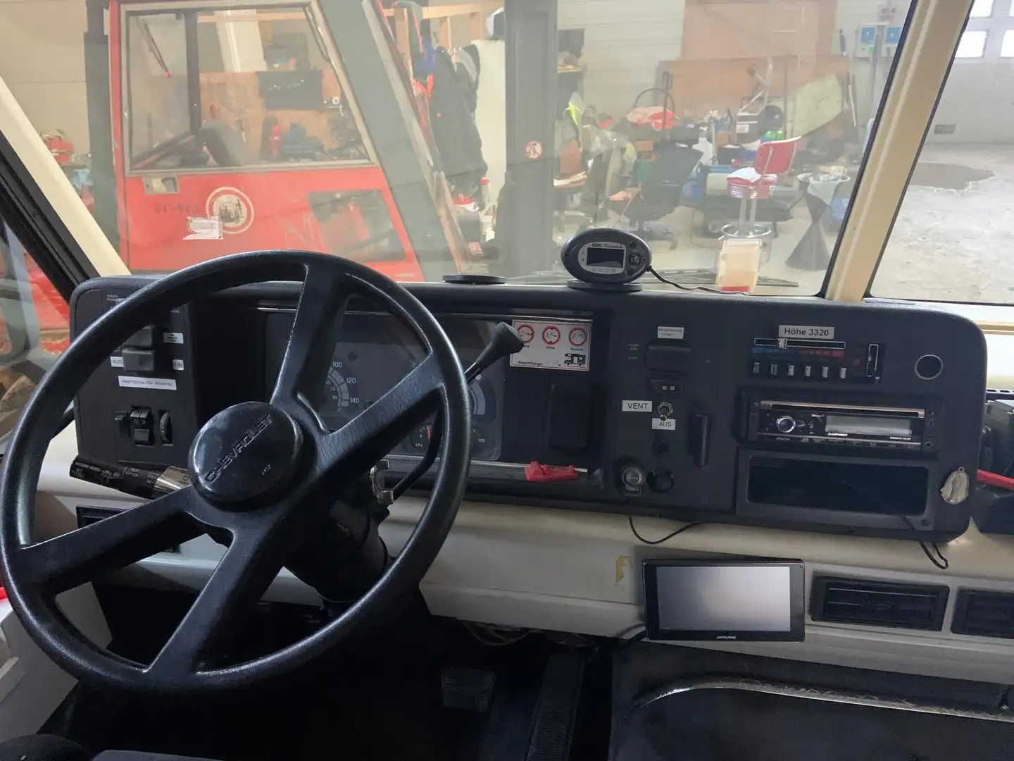 GMC Winnebago Wohnmobil Beige - 2