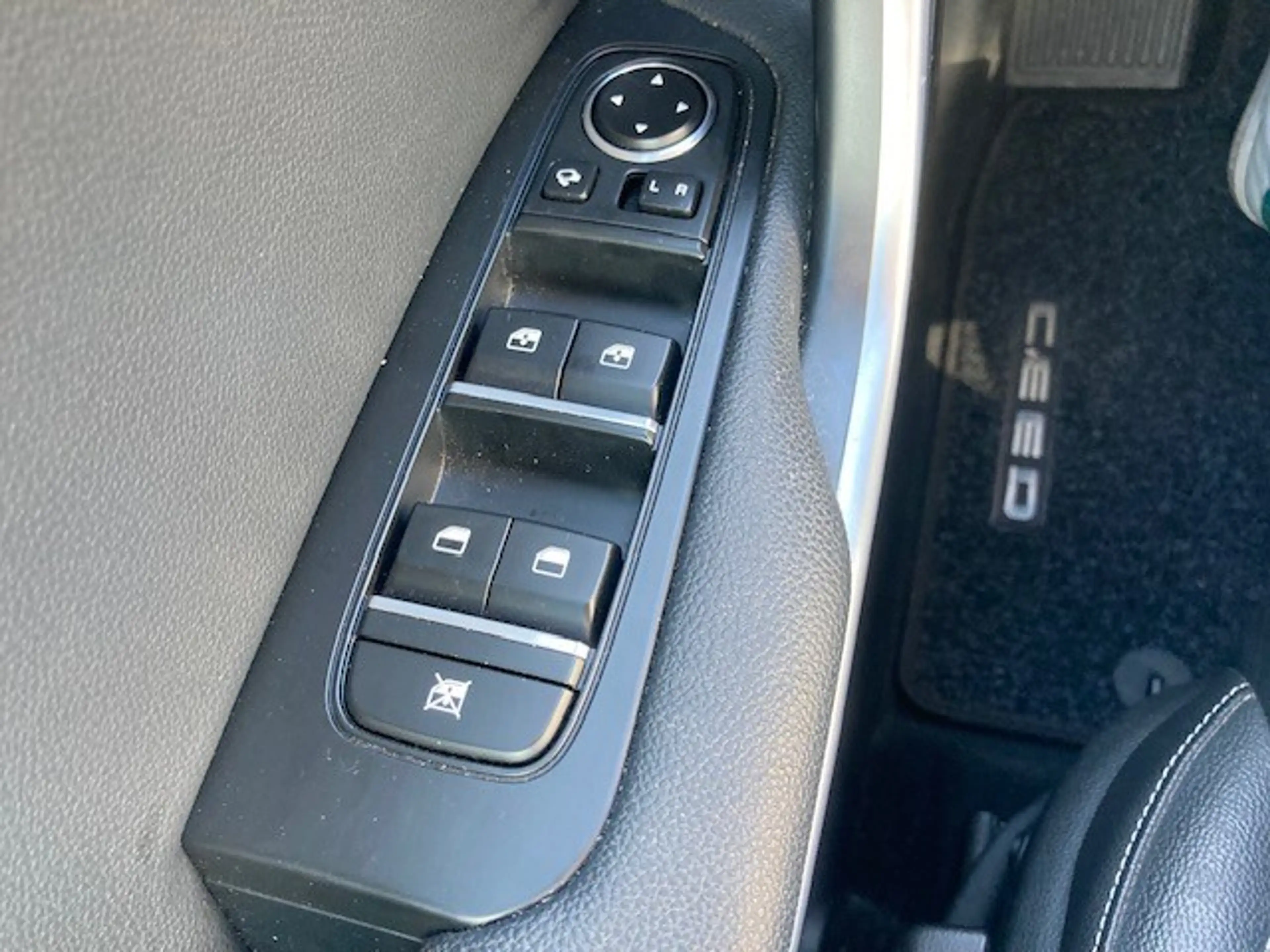 Kia Ceed / cee'd 1.0 t-gdi gt line isg 5d 88kw — photo 16