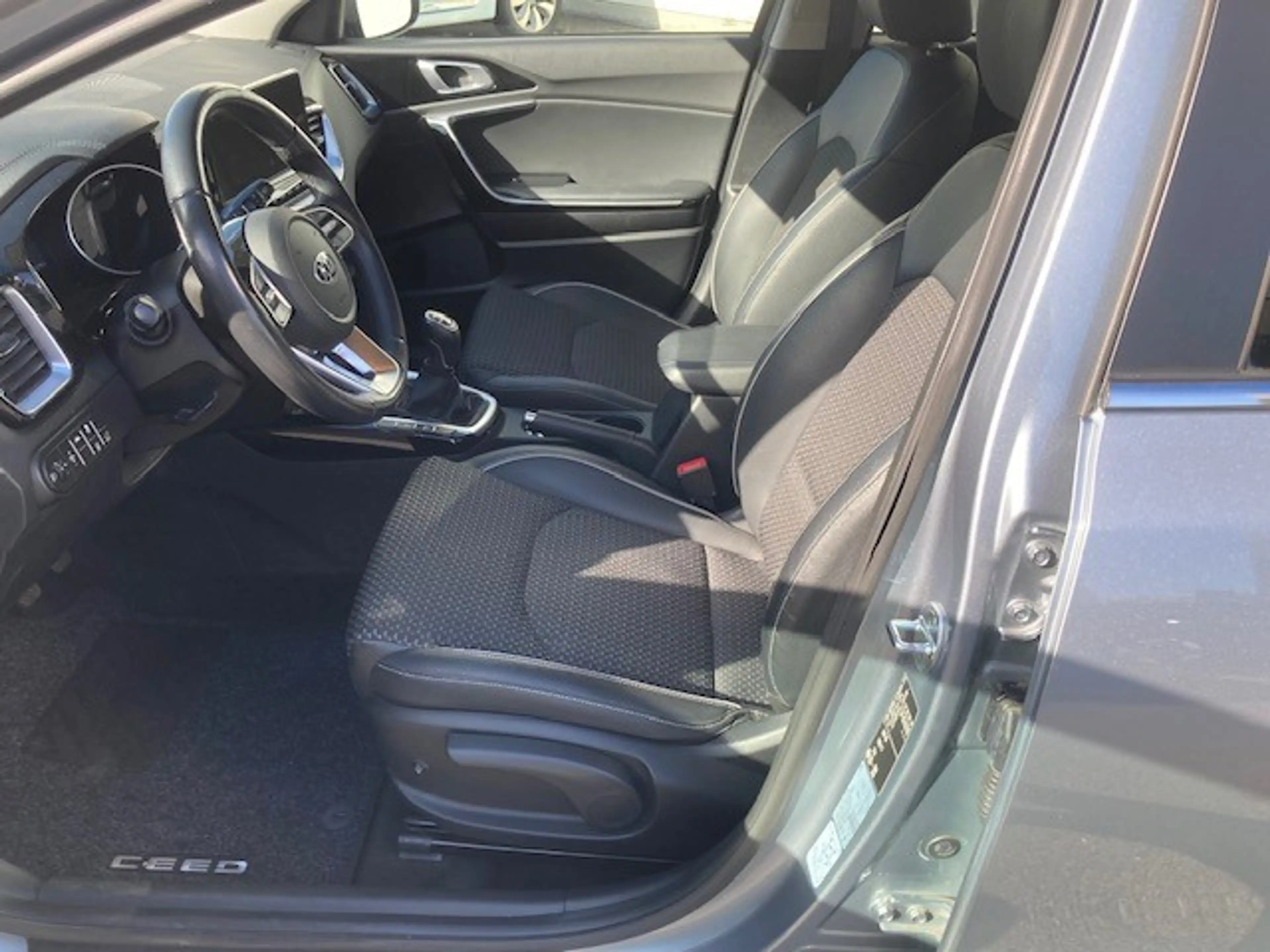 Kia Ceed / cee'd 1.0 t-gdi gt line isg 5d 88kw — photo 19