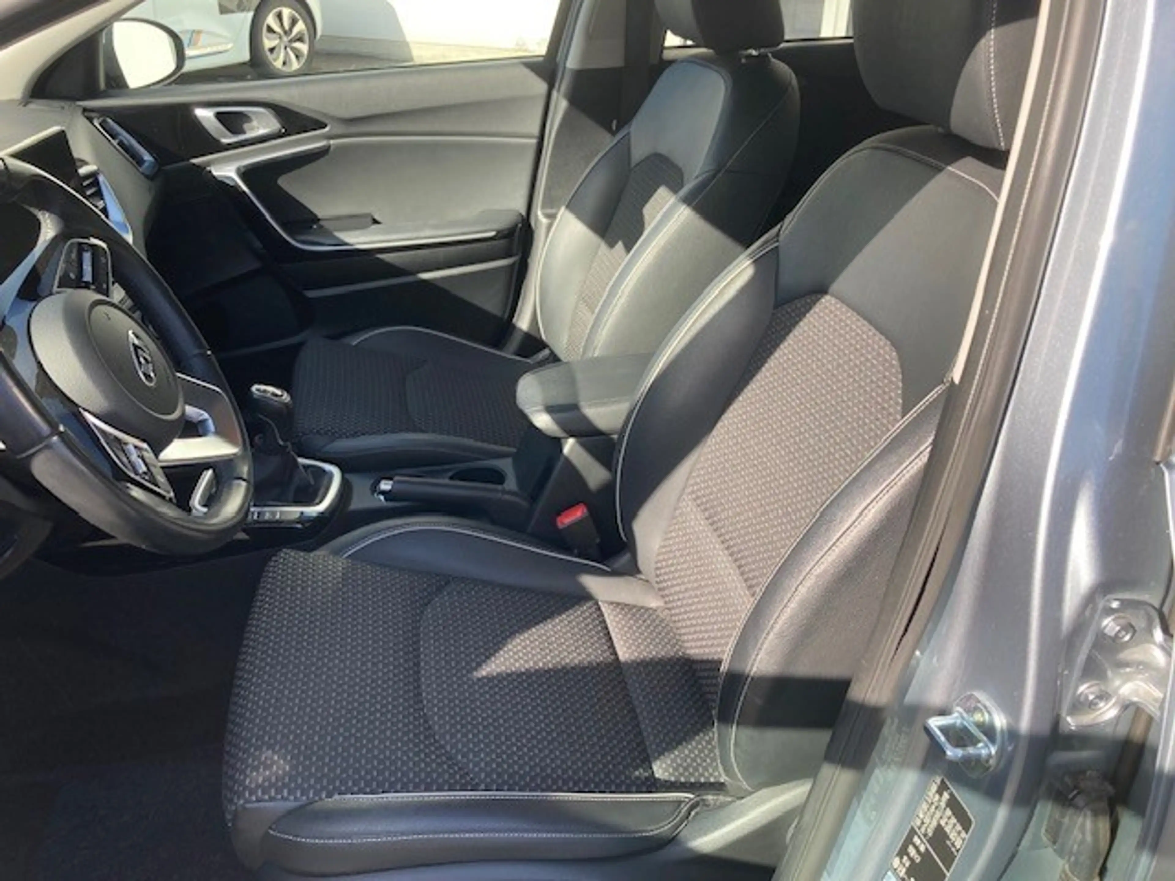 Kia Ceed / cee'd 1.0 t-gdi gt line isg 5d 88kw — photo 22