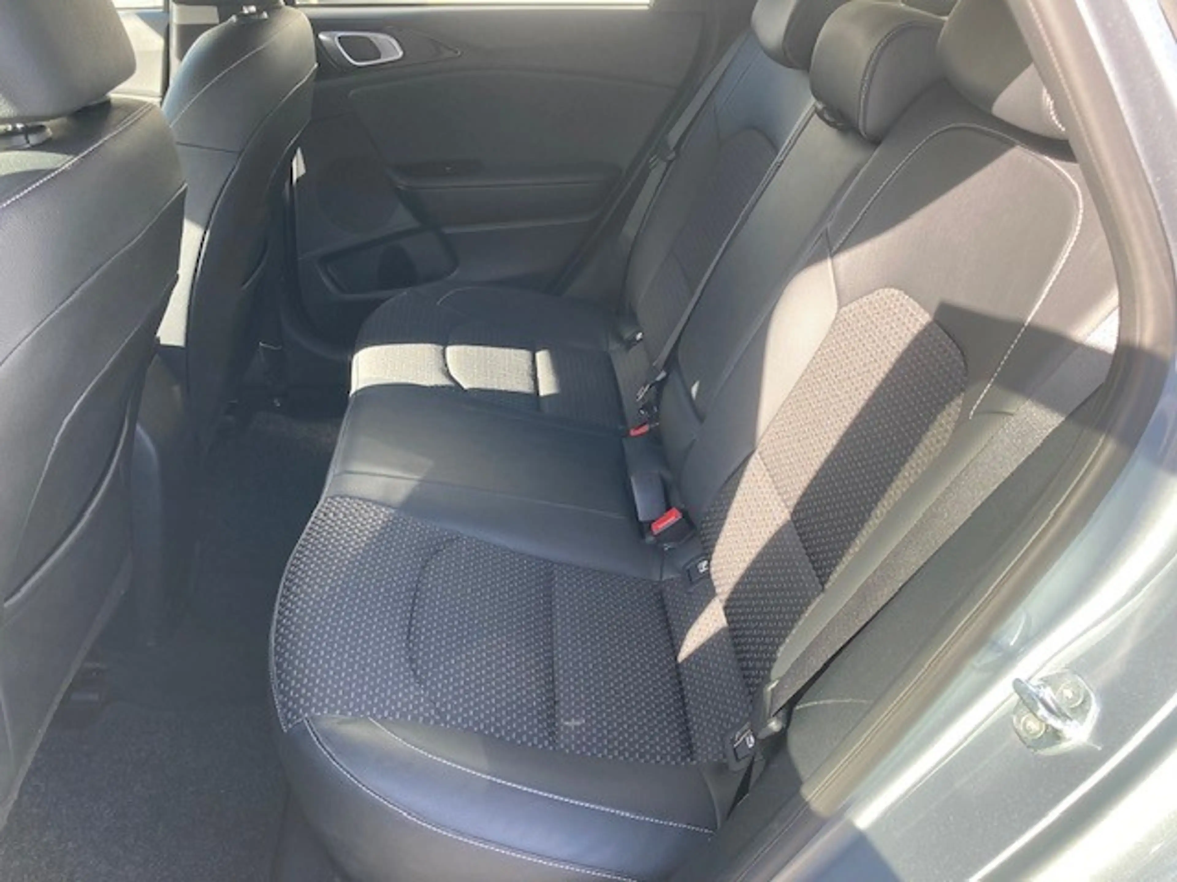 Kia Ceed / cee'd 1.0 t-gdi gt line isg 5d 88kw — photo 24