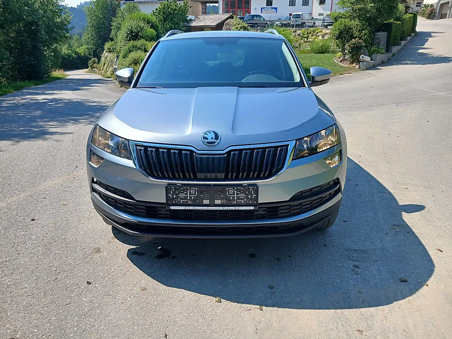 Skoda Karoq 2,0 TDI SCR 4x4 Ambition SC DSG Grau - 2