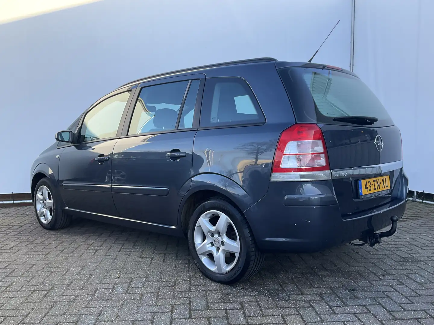 Opel Zafira 7-Pers 1.6 Business 7p. Airco Cruise Trekhaak Gris - 2