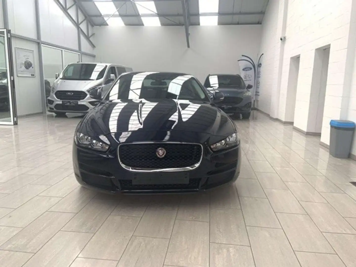 Jaguar XE Jaguar XE Performance Pure 2.0 Diesel 120kw Bleu - 2