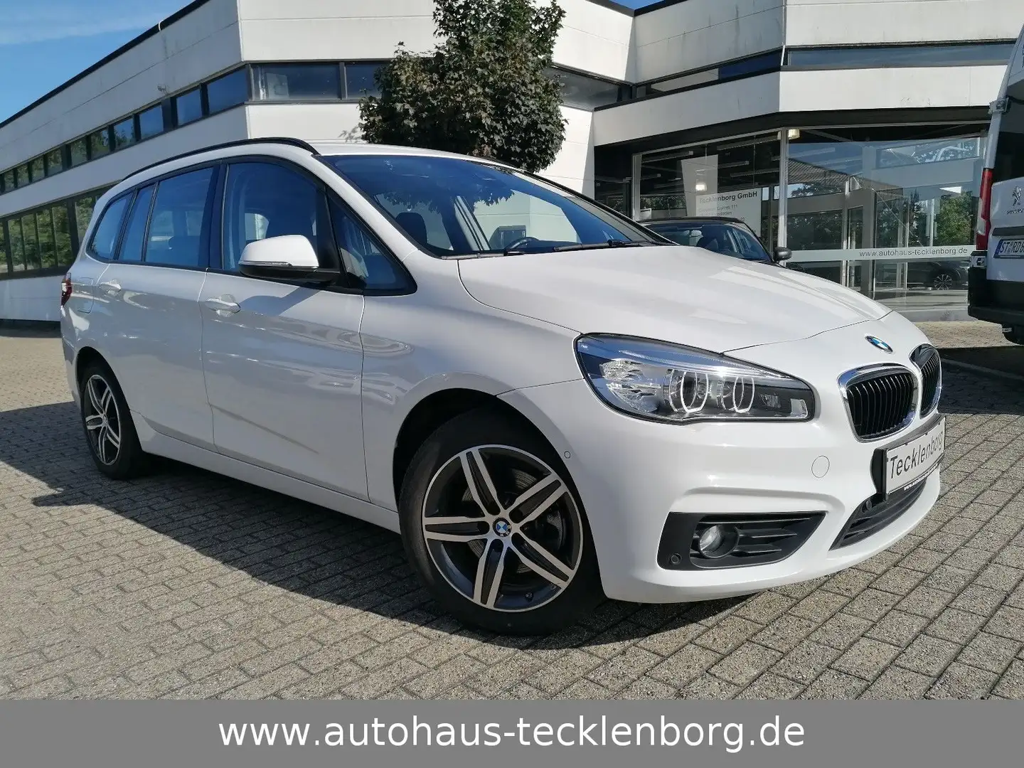 BMW 218 * Automatik * LED * Navi * Weiß - 2