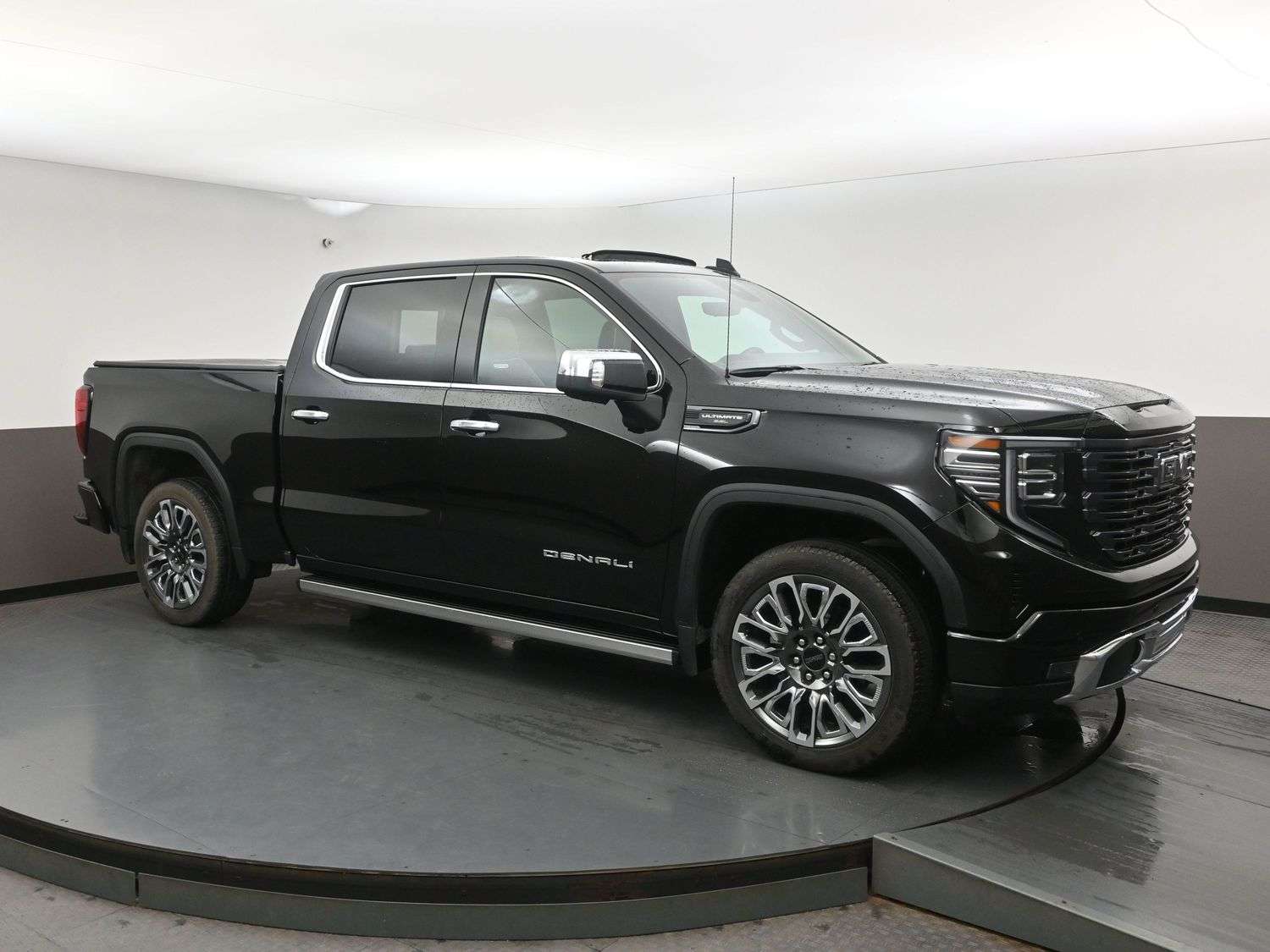 2026 GMC Sierra 1500 Denali Ultimate Heads-Up Display I Heated & Ventialled Seats I Leather I Apple CarPlay