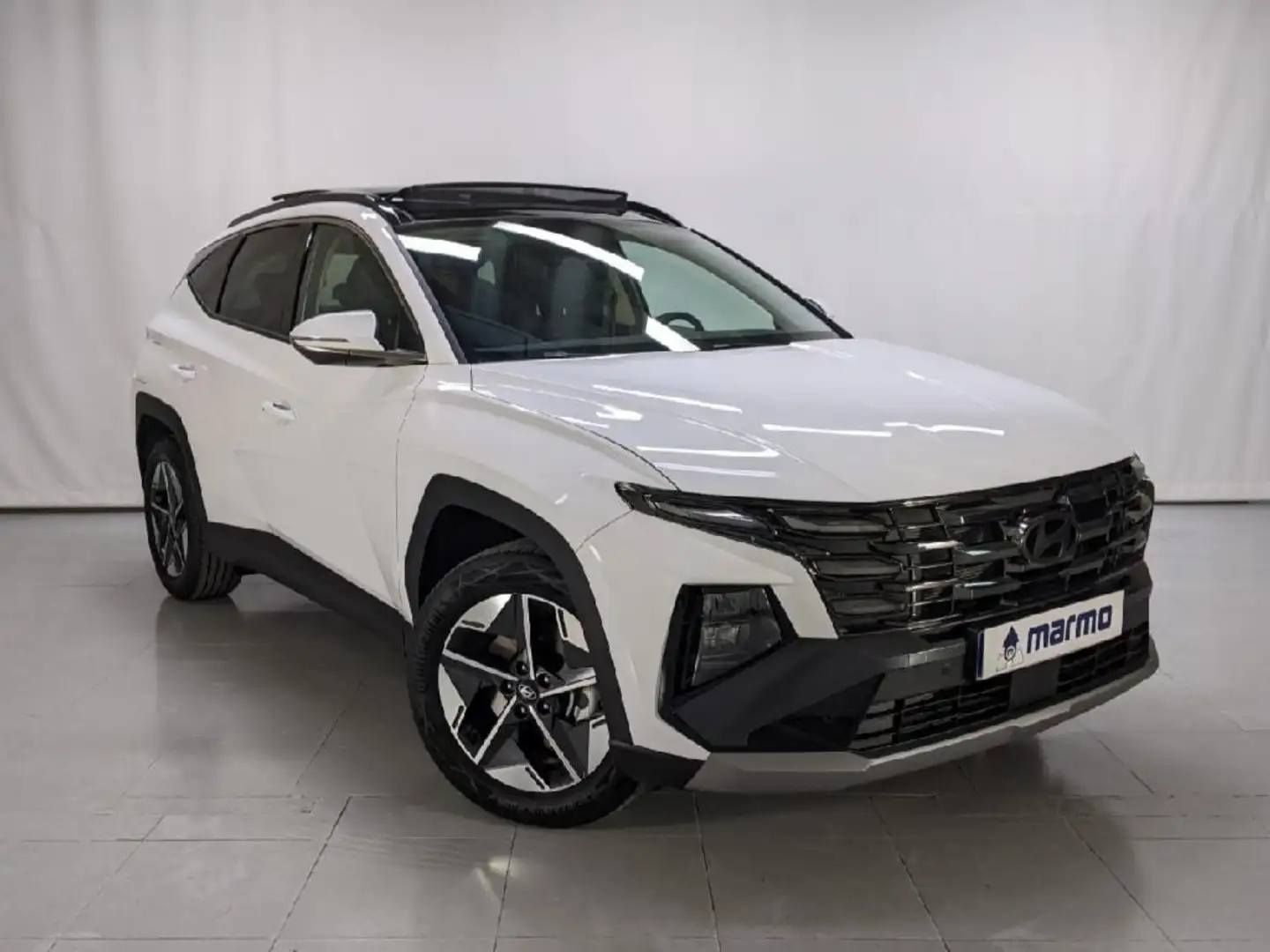 Hyundai TUCSON TECNO SKY 1.6T 252CV HIBRIDO ENCHUFABLE SEMINUEVO Blanco - 1