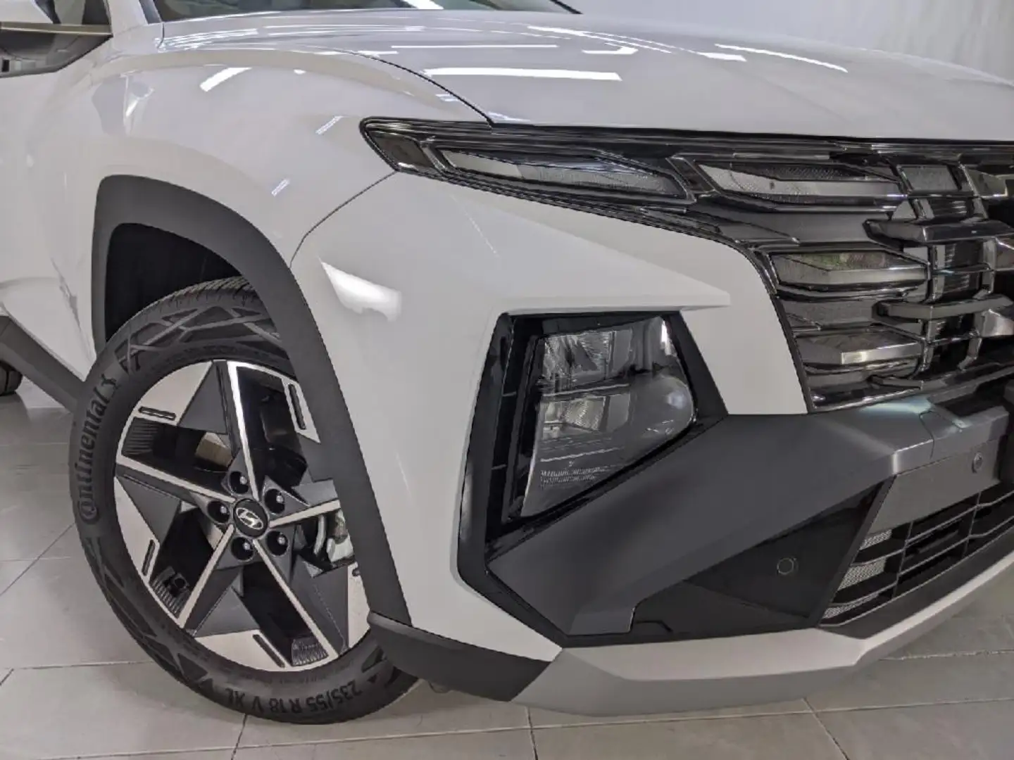 Hyundai TUCSON TECNO SKY 1.6T 252CV HIBRIDO ENCHUFABLE SEMINUEVO Blanco - 2