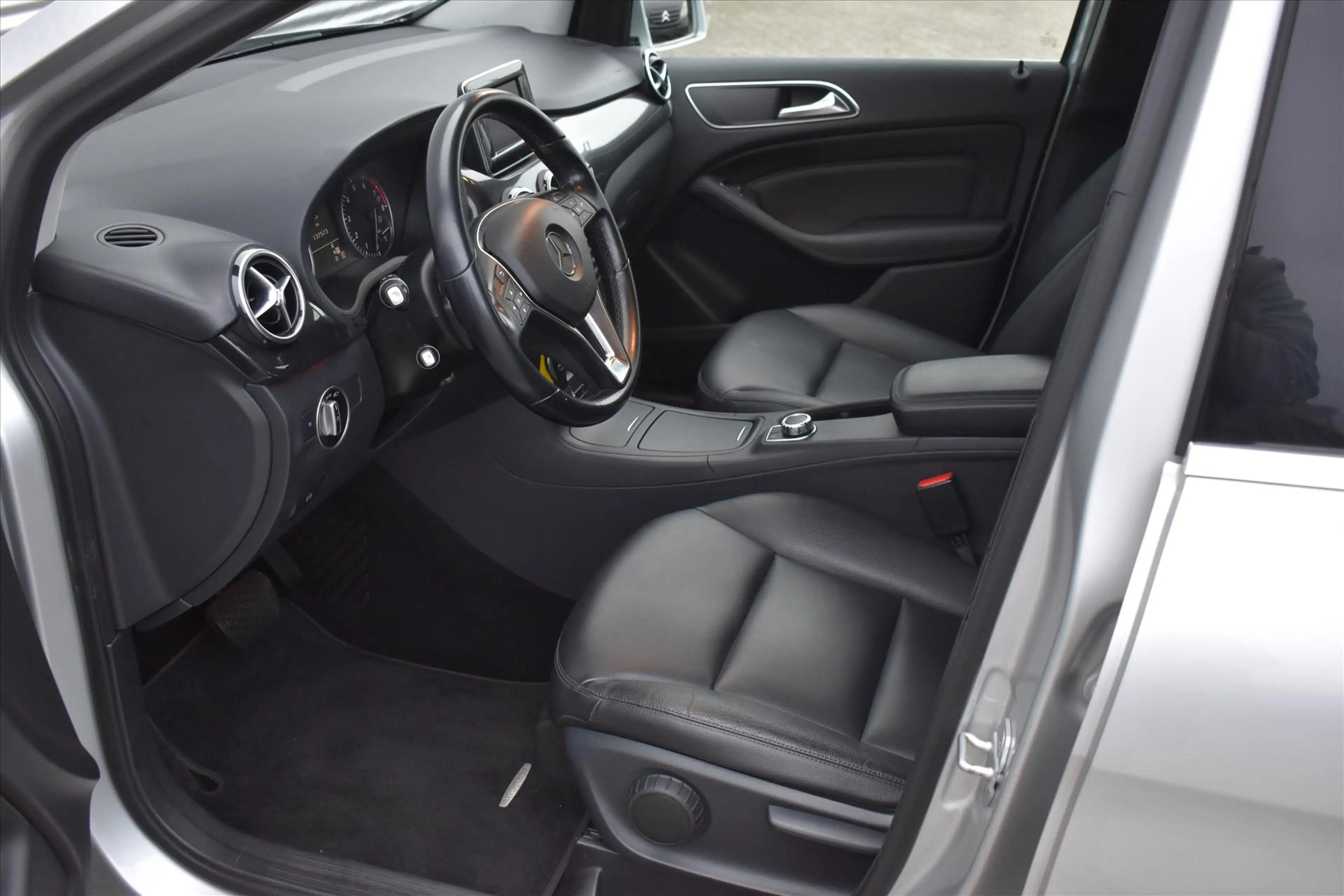 Mercedes-Benz B 180 B180 AMBITION automaat | Trekhaak | Leder | Clima — photo 6