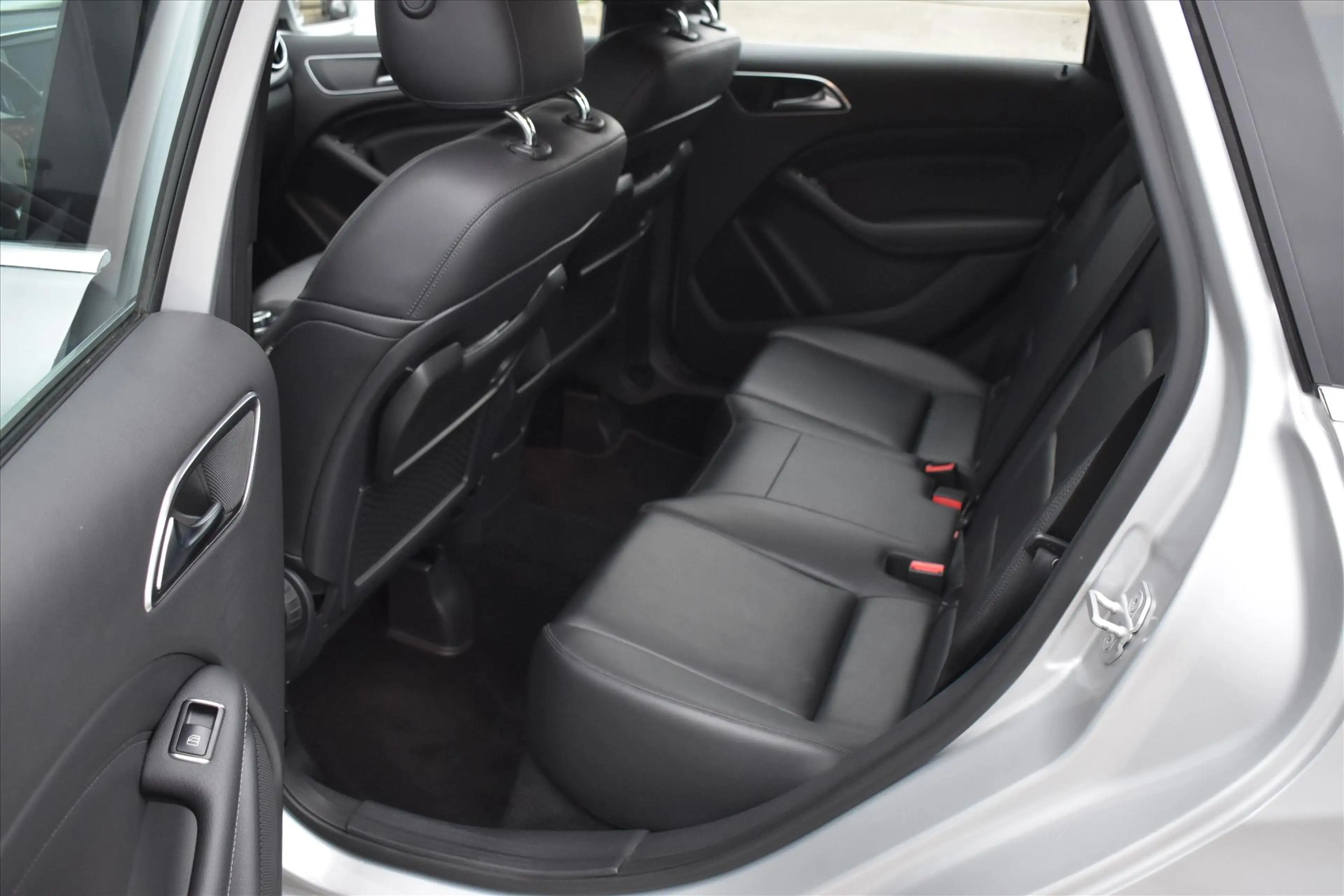 Mercedes-Benz B 180 B180 AMBITION automaat | Trekhaak | Leder | Clima — photo 9