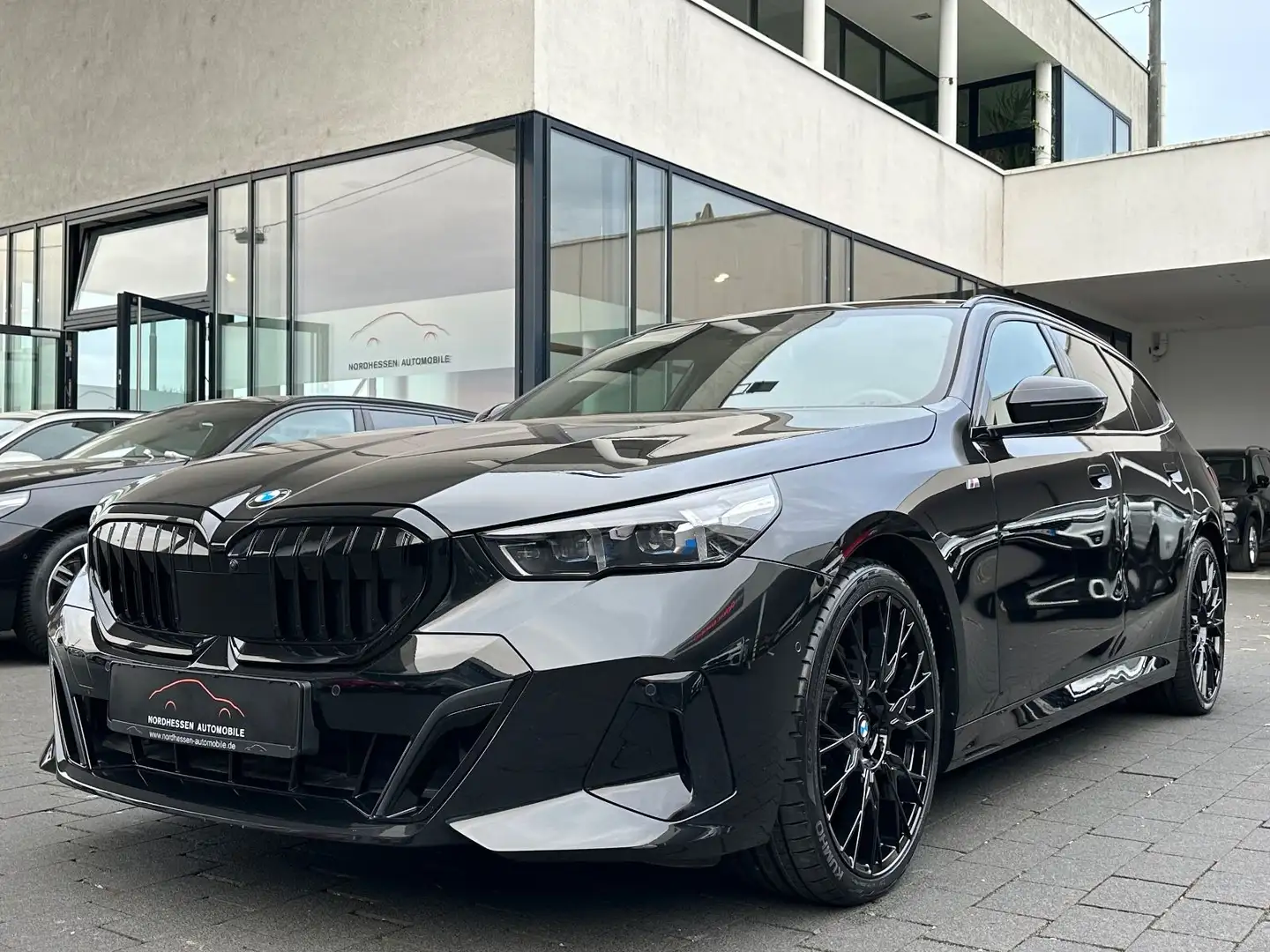 BMW 540 d xDrive Touring M Sport | Standheizung | 21" Schwarz - 1