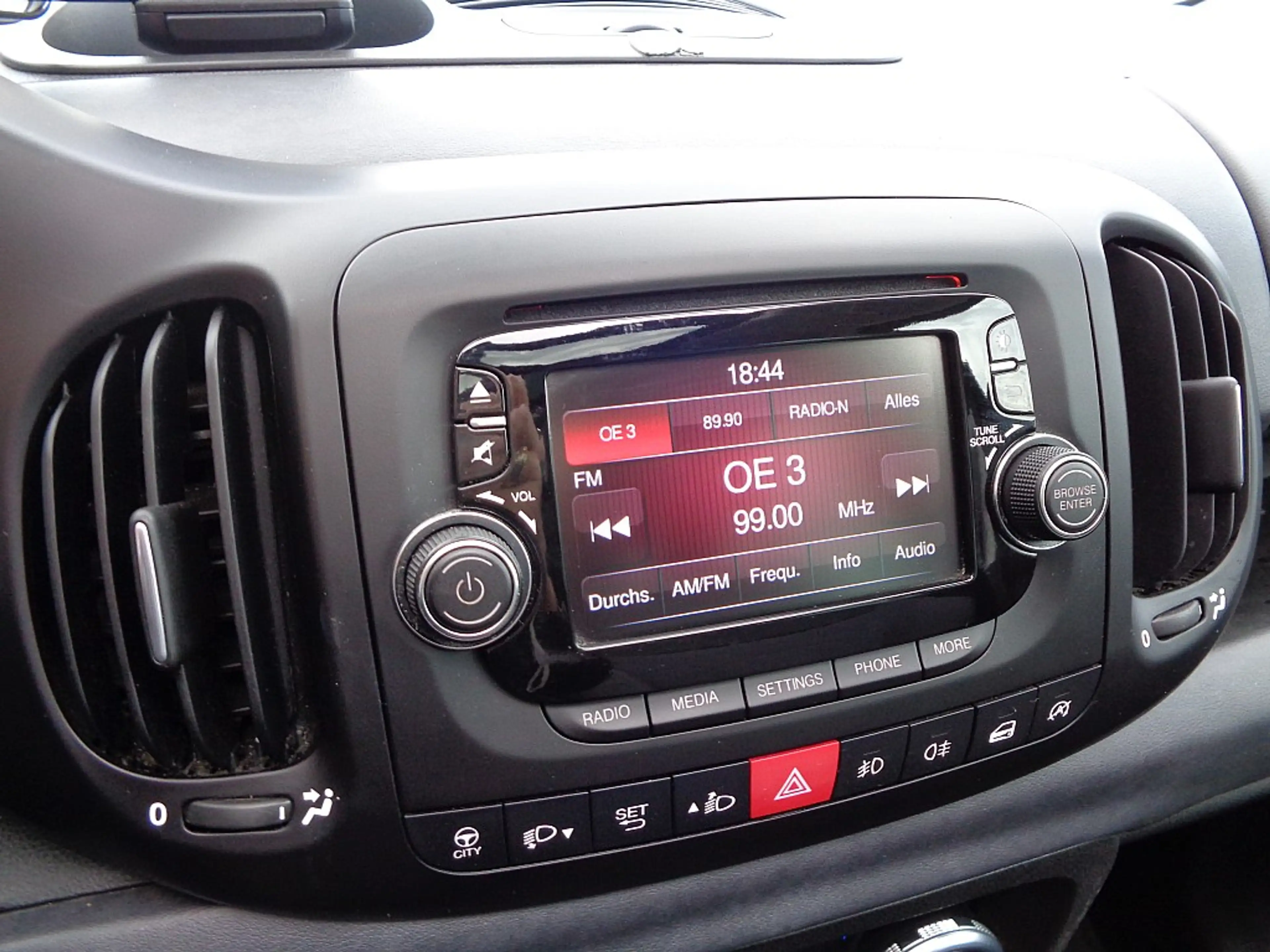 Fiat 500L Living 1,6 Multijet II 105 Lounge AHK, Schiebed... — photo 13