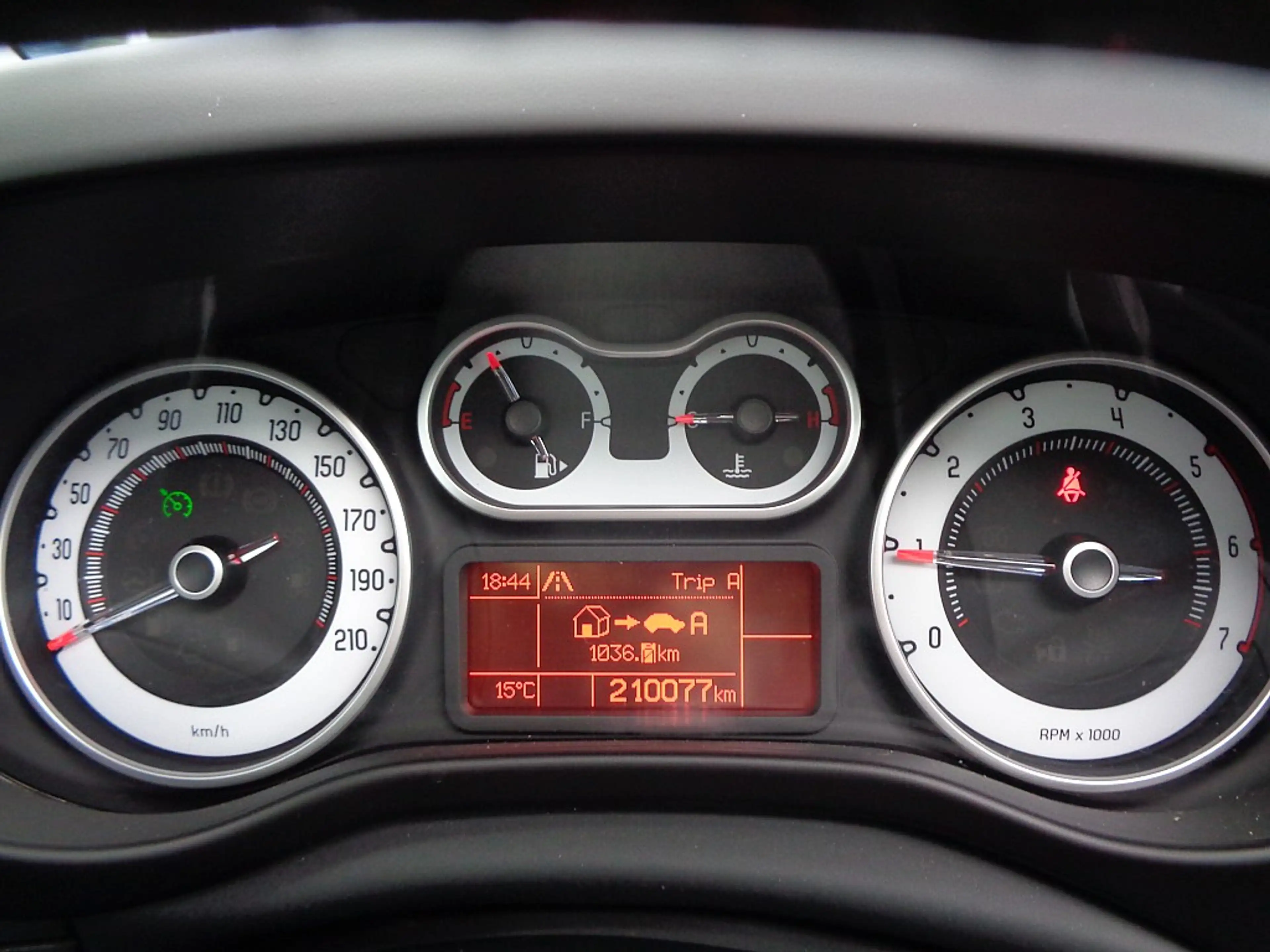 Fiat 500L Living 1,6 Multijet II 105 Lounge AHK, Schiebed... — photo 12