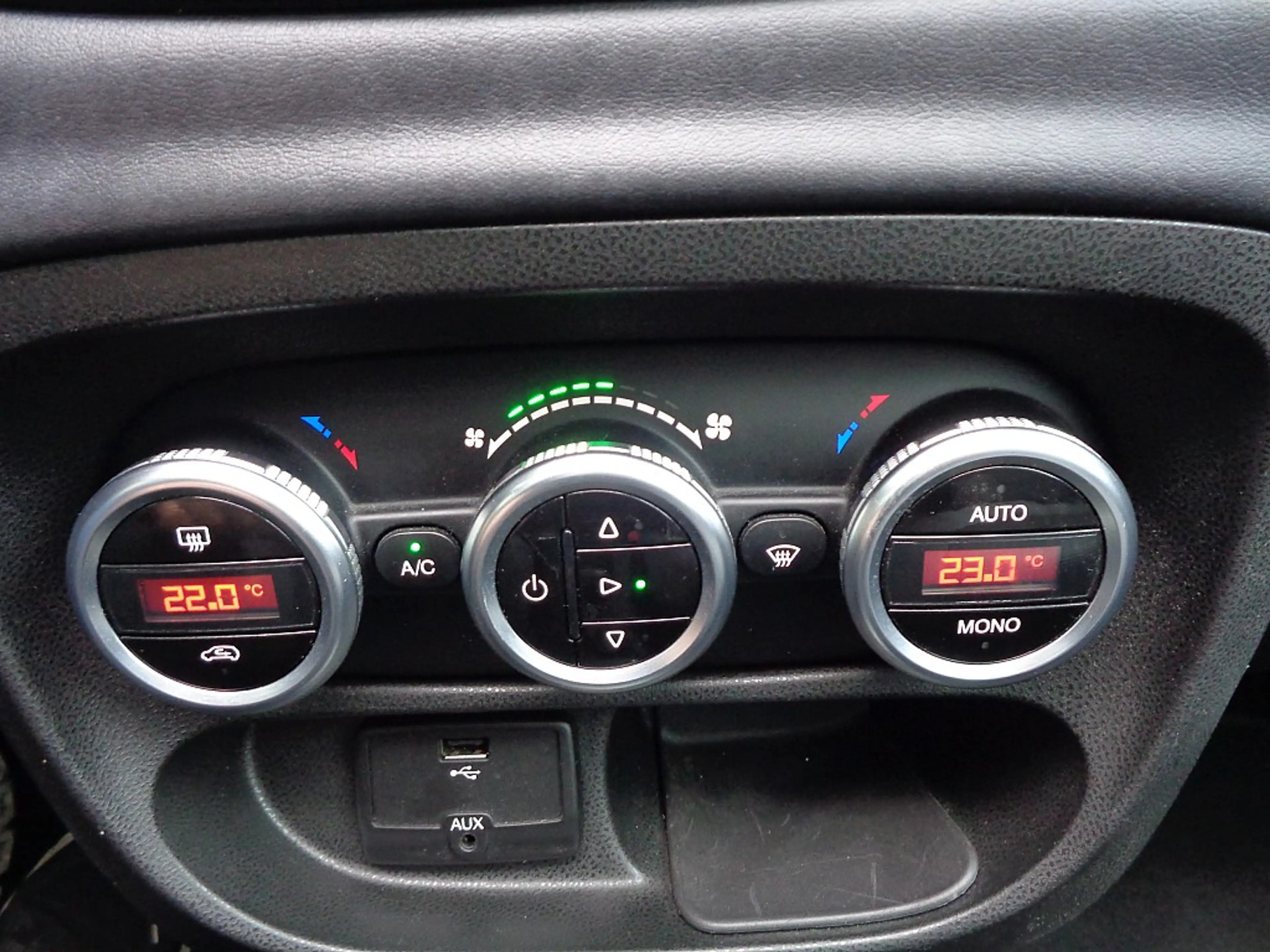 Fiat 500L Living 1,6 Multijet II 105 Lounge AHK, Schiebed... — photo 14
