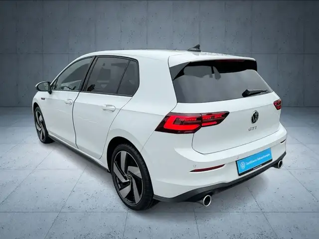 Volkswagen Golf view 3