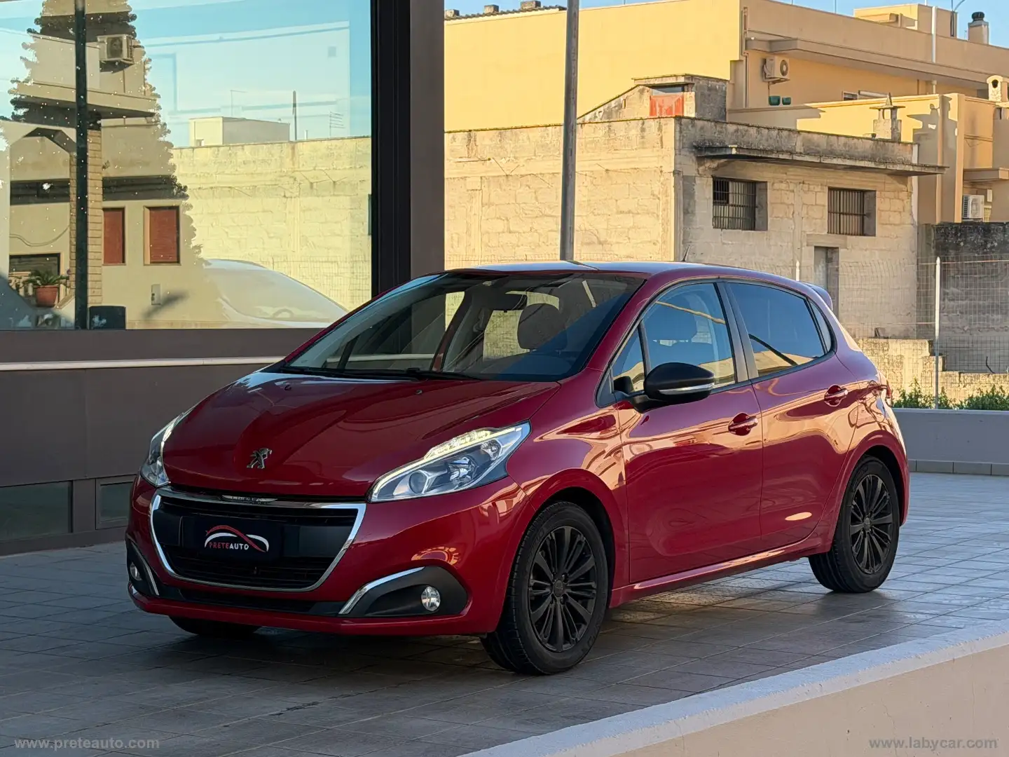 Peugeot 208 PureTech 82 5p. Allure Rosso - 1