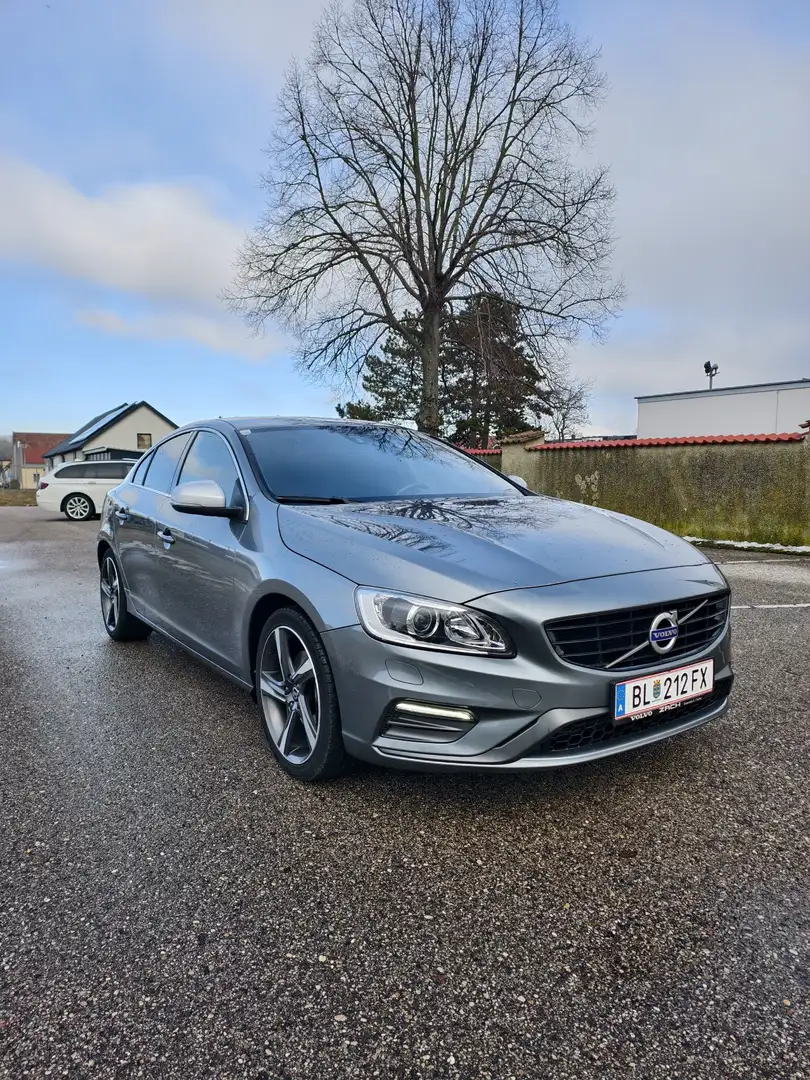 Volvo S60 D2 Kinetic R-Design Grau - 2