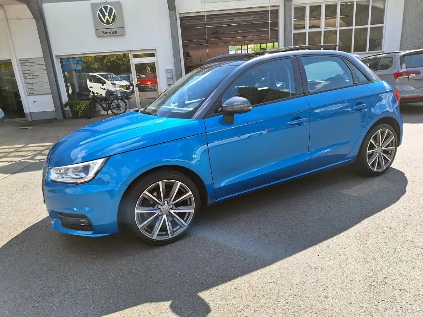 Audi A1 Sportback Sport 1.4 TFSI Xenon Pano Navi Bleu - 2