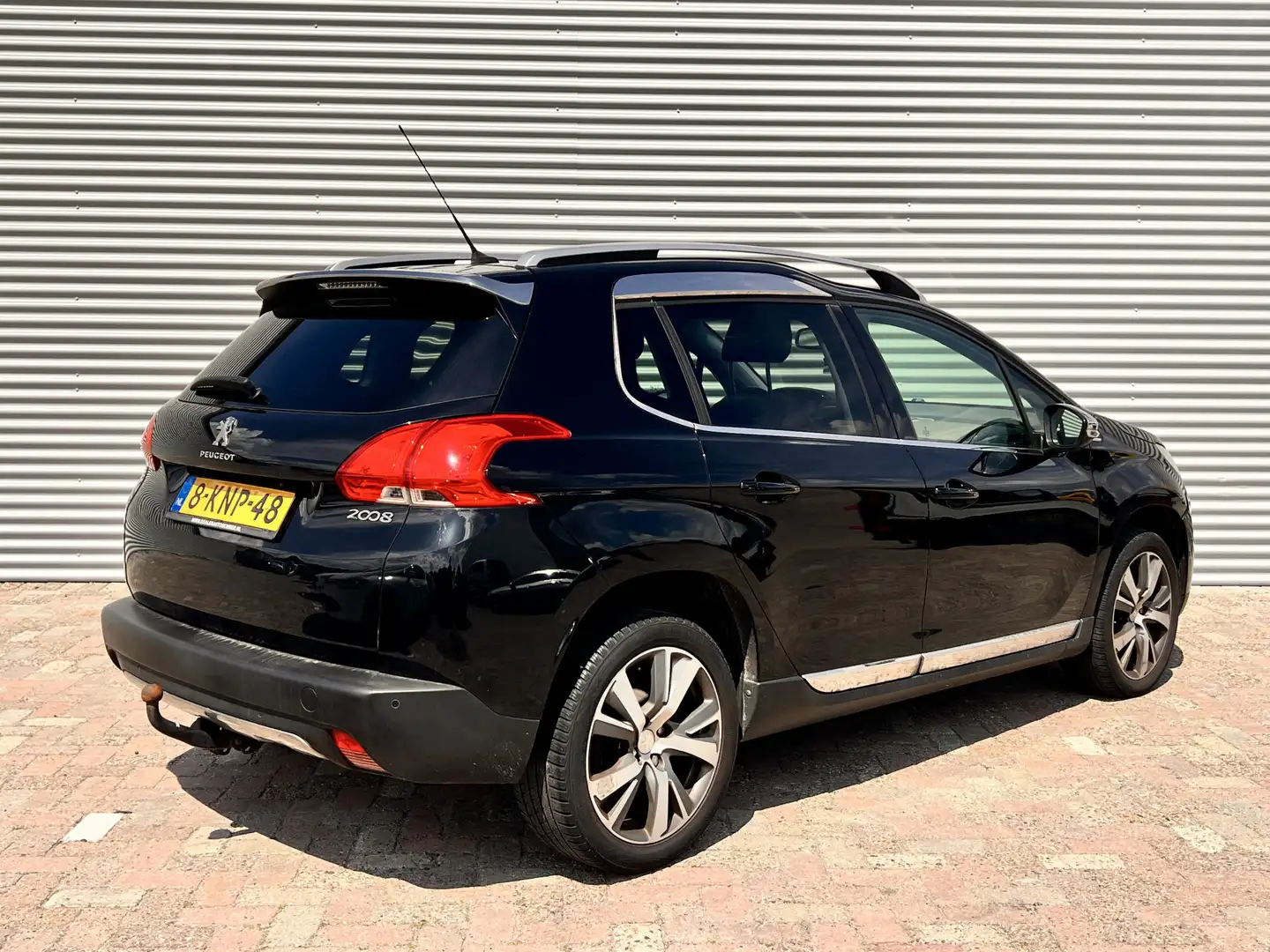 Peugeot 2008 1.6 VTi Féline | Nieuw Binnen! | Pano | Trekhaak | Noir - 2