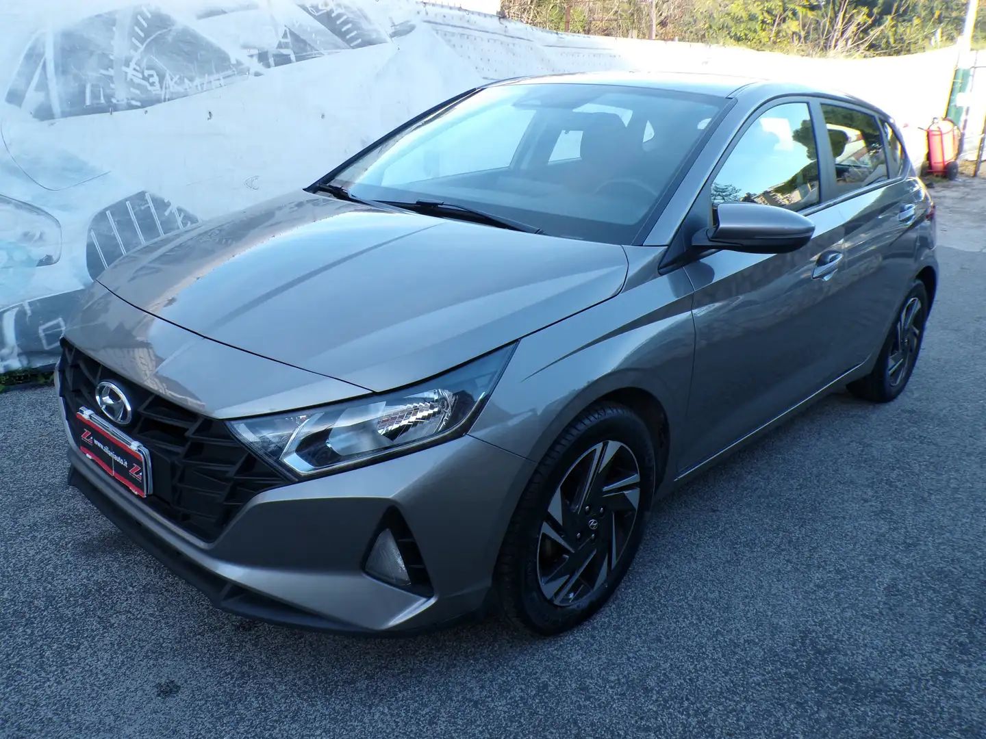 Hyundai i20 1.2 mpi APPLE CAR PLAY..ANDROID AUTO..RETROC.. Grau - 2