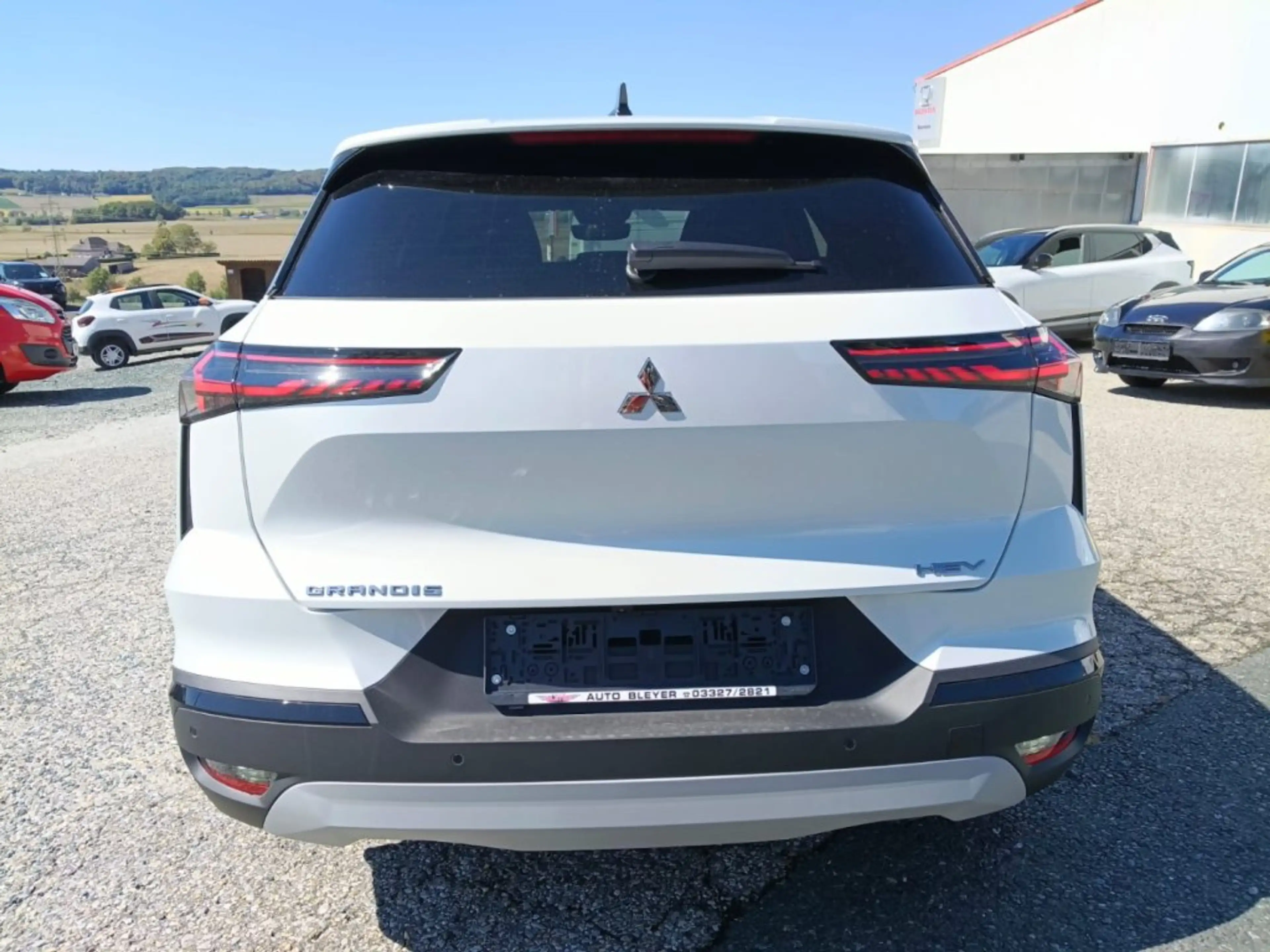 Mitsubishi Grandis 1,8 HEV Intense — photo 8