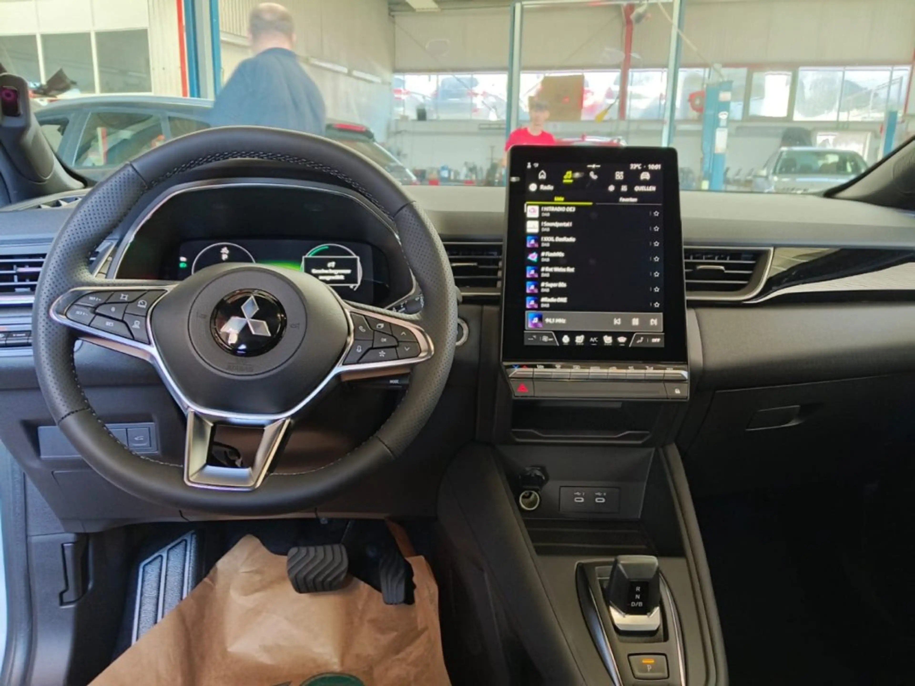 Mitsubishi Grandis 1,8 HEV Intense — photo 13