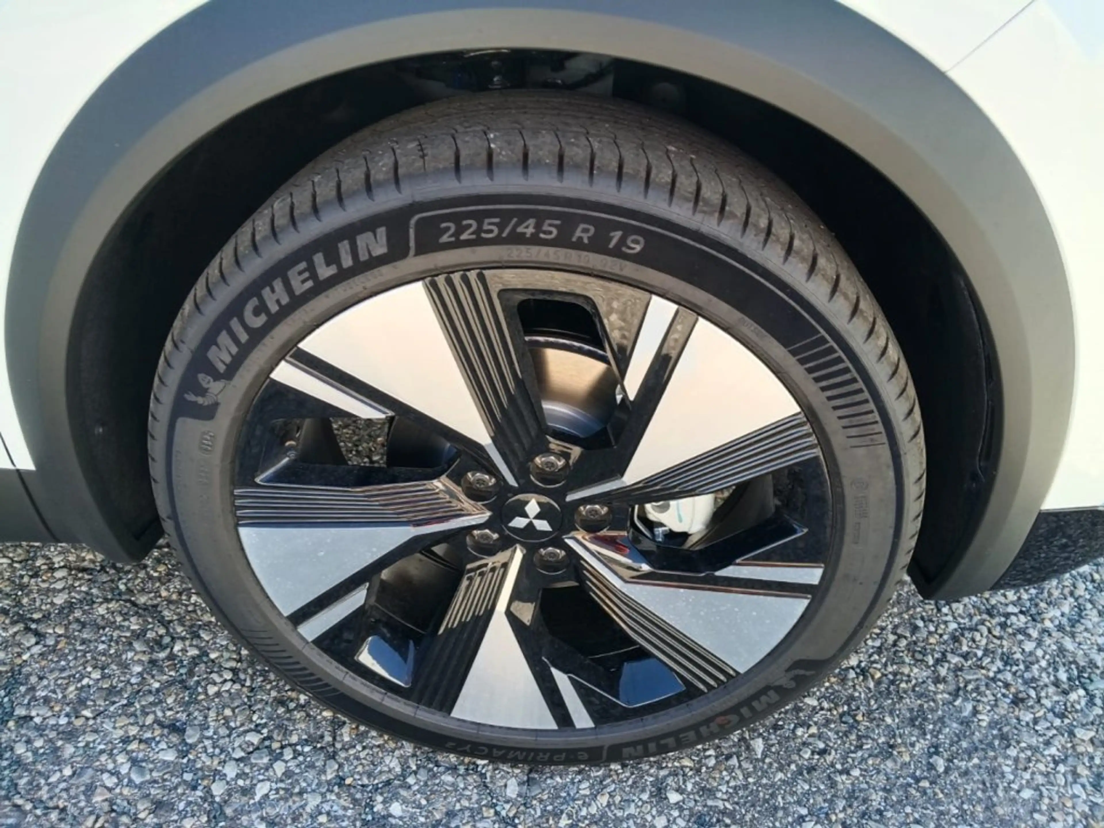 Mitsubishi Grandis 1,8 HEV Intense — photo 9