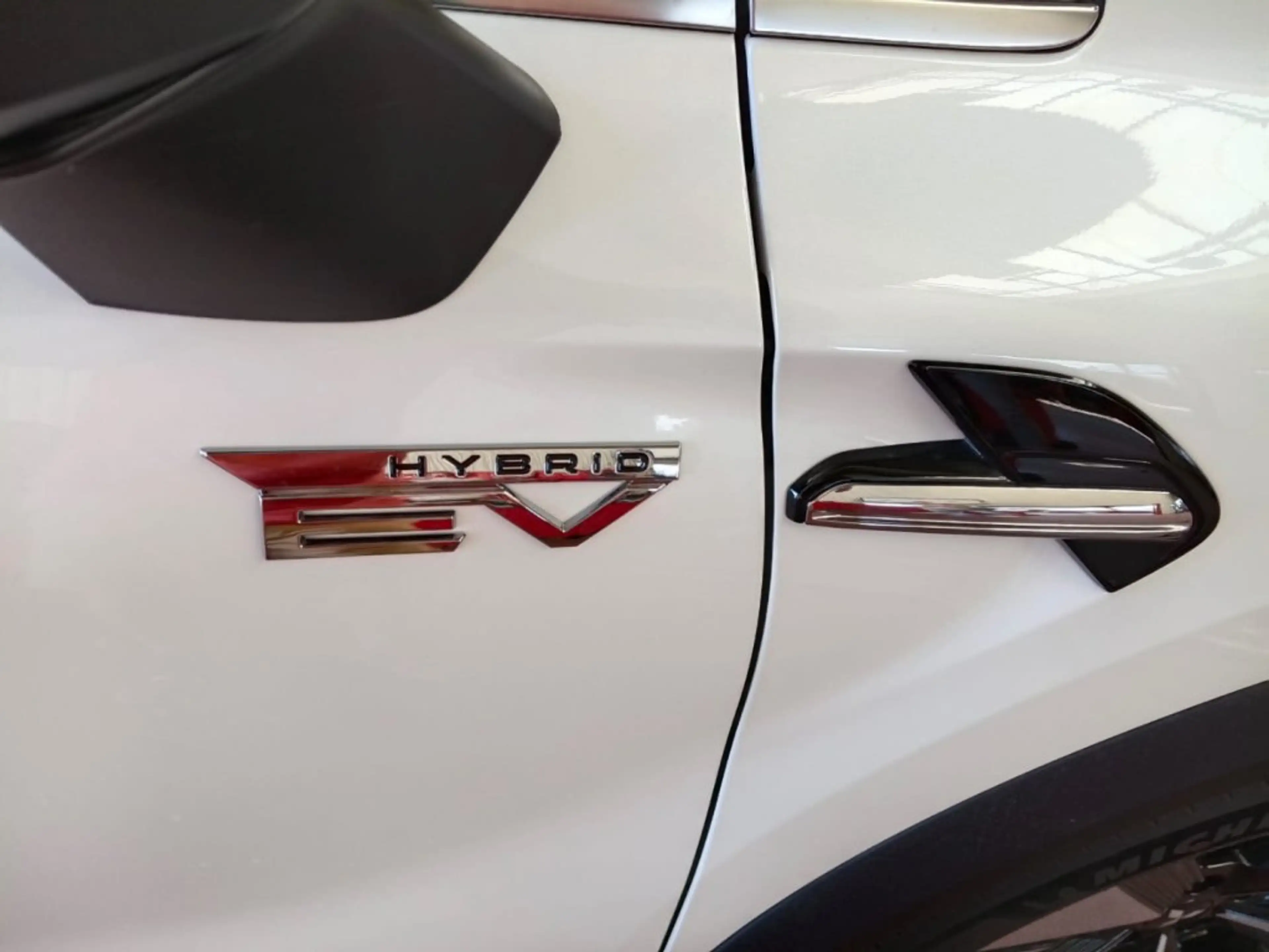 Mitsubishi Grandis 1,8 HEV Intense — photo 11