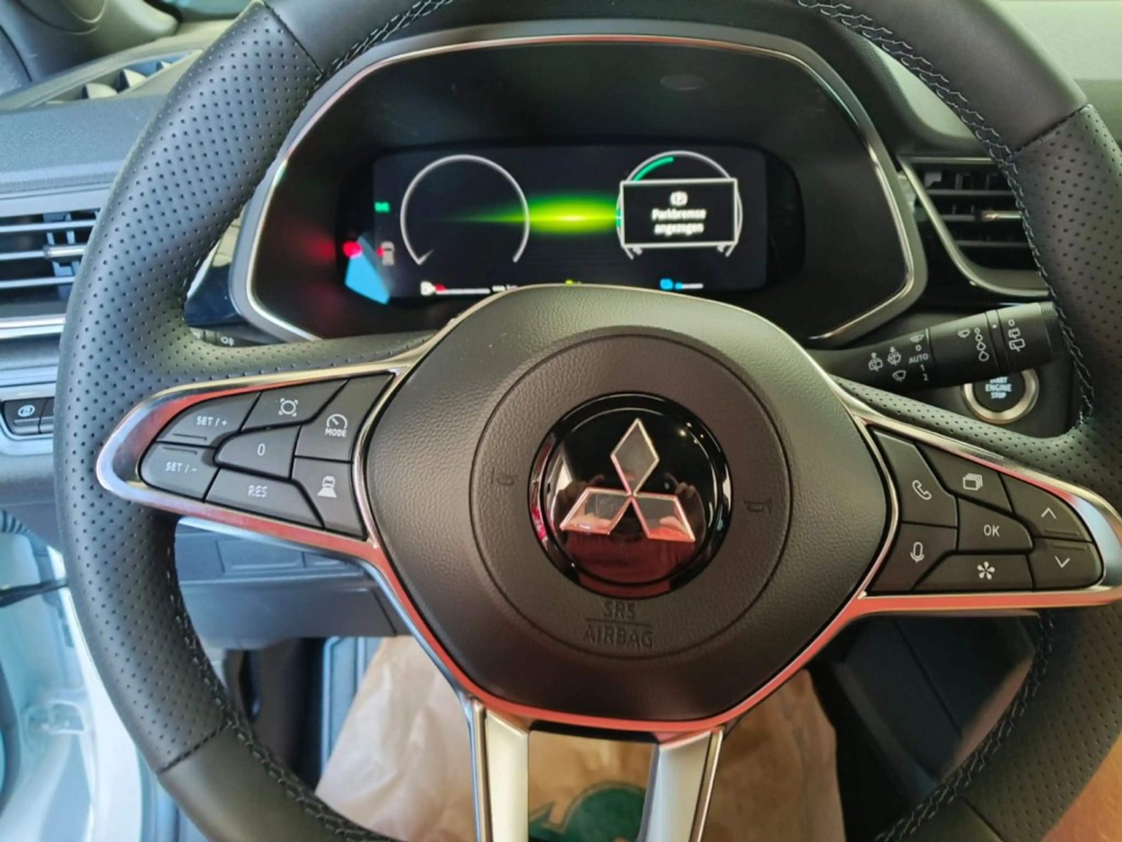 Mitsubishi Grandis 1,8 HEV Intense — photo 12