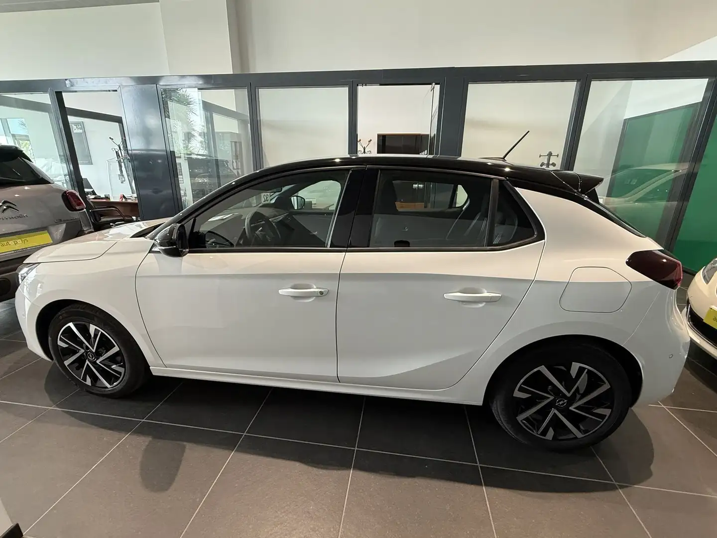 Opel Corsa 1.2 GS - 2