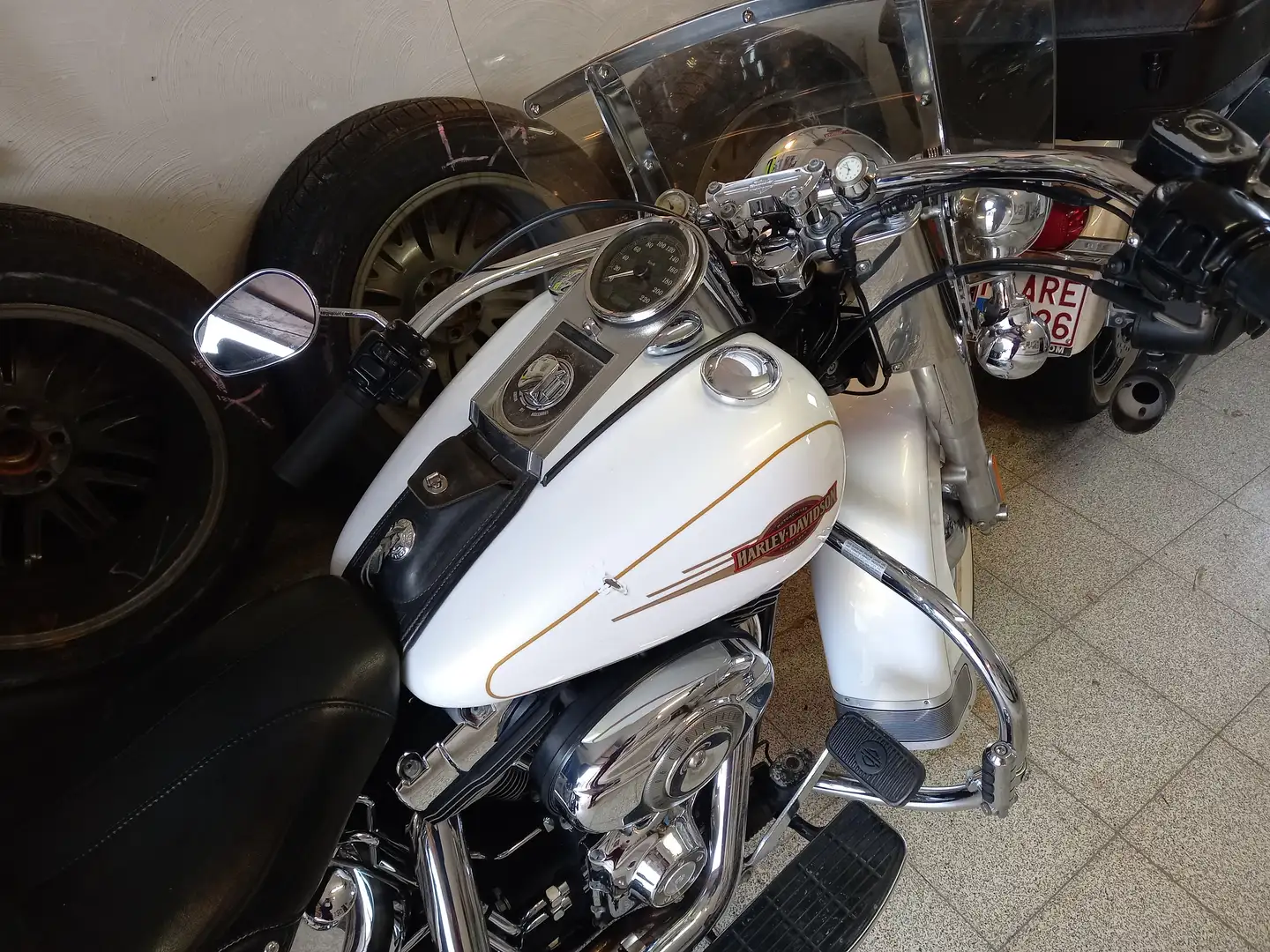 Harley-Davidson Heritage Softail FLSTC Blanc - 1