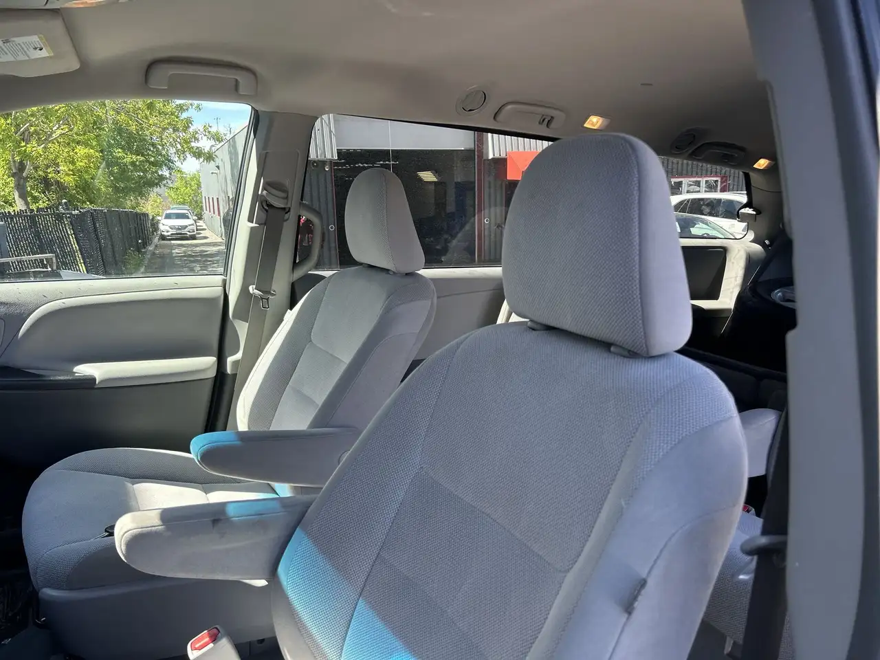 Toyota Sienna снимка Toyota Sienna