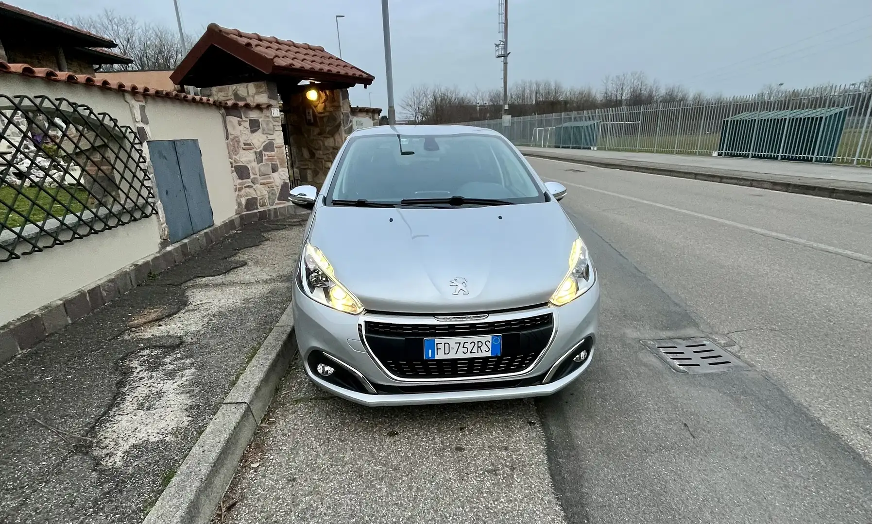 Peugeot 208 5p 1.6 bluehdi Allure 100cv - 1